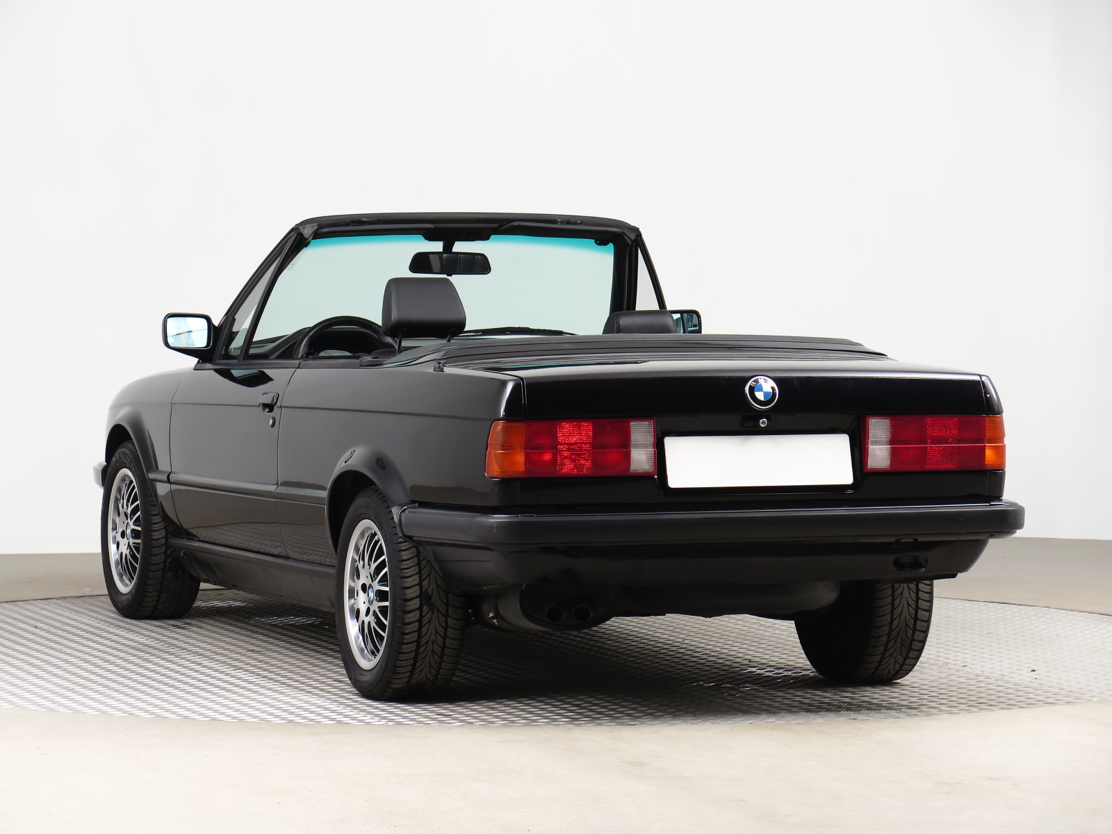 BMW Řada 3, 1989 - pohled č. 5