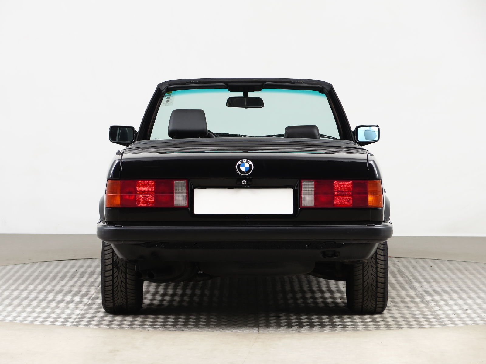 BMW Řada 3, 1989 - pohled č. 6