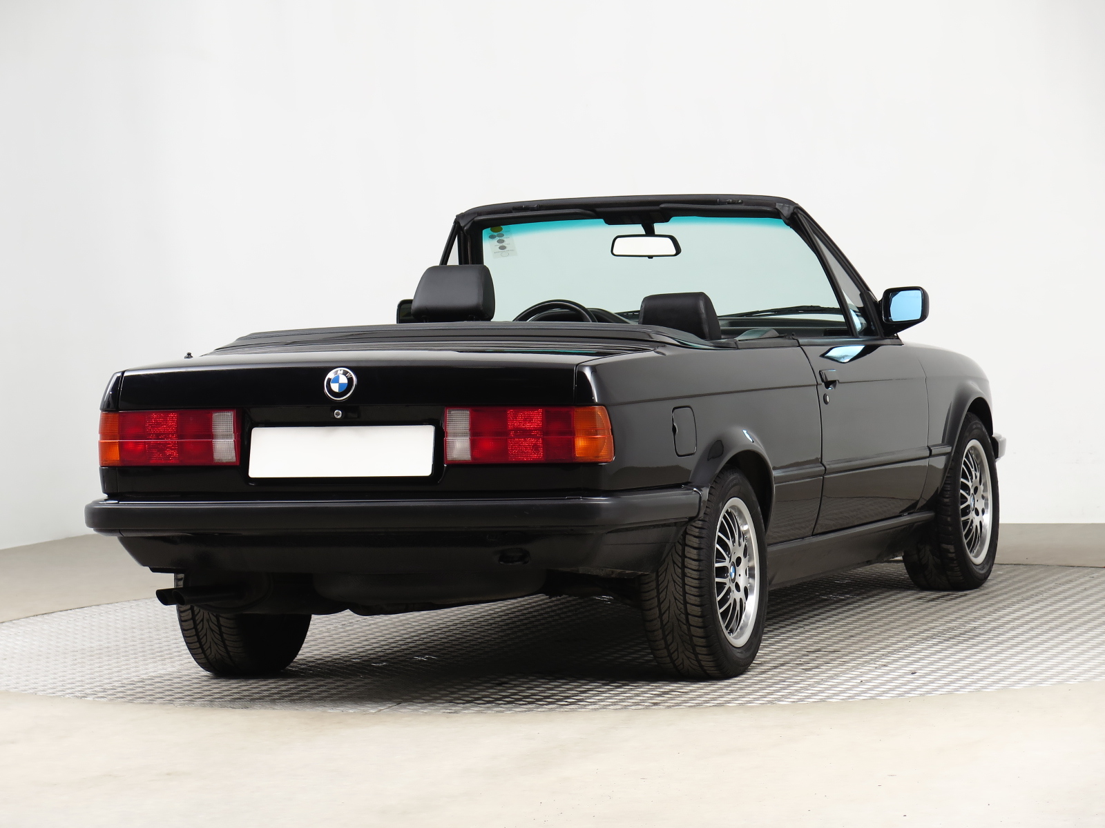 BMW Řada 3, 1989 - pohled č. 7