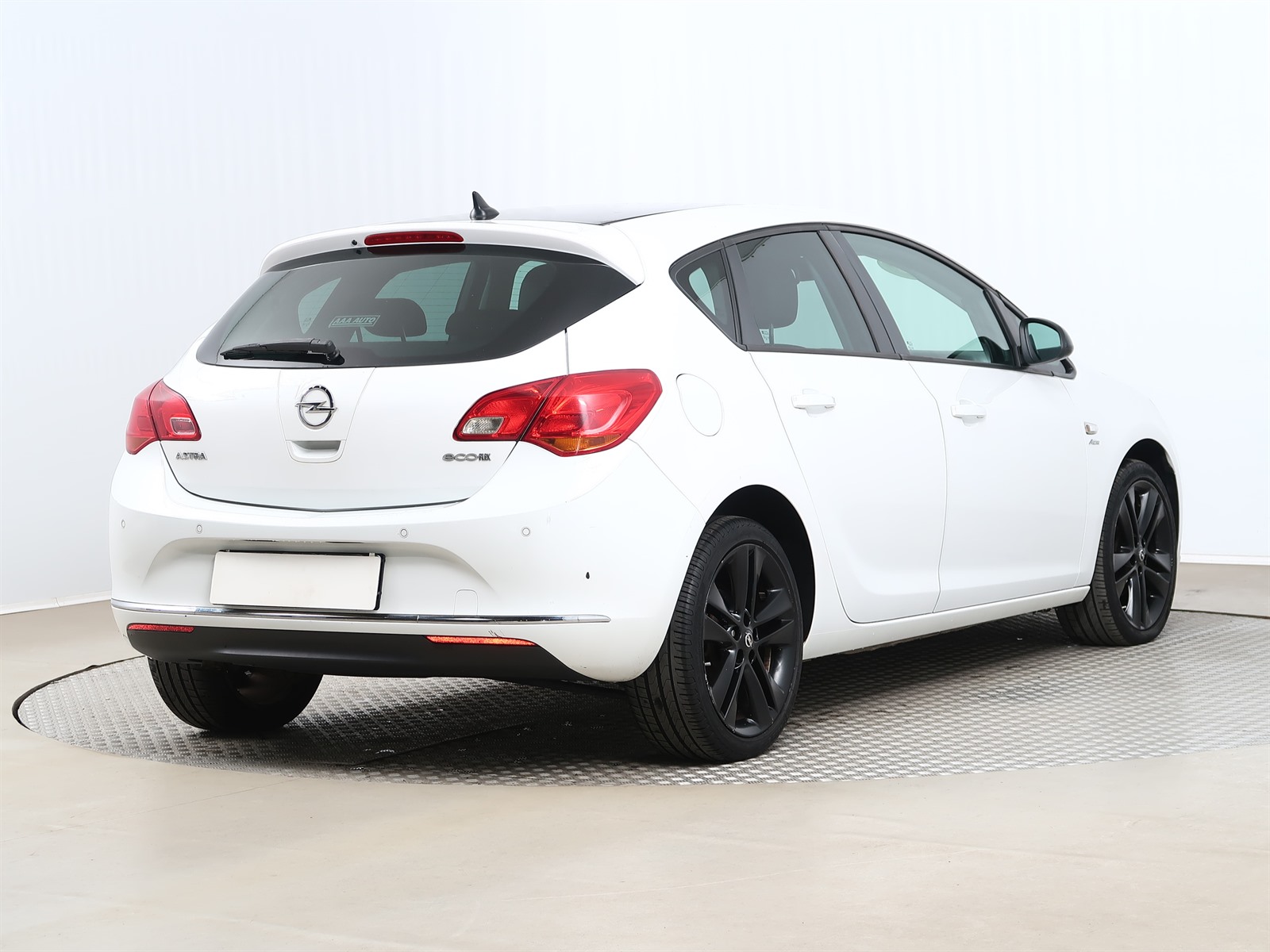 Opel Astra, 2014 - pohled č. 7