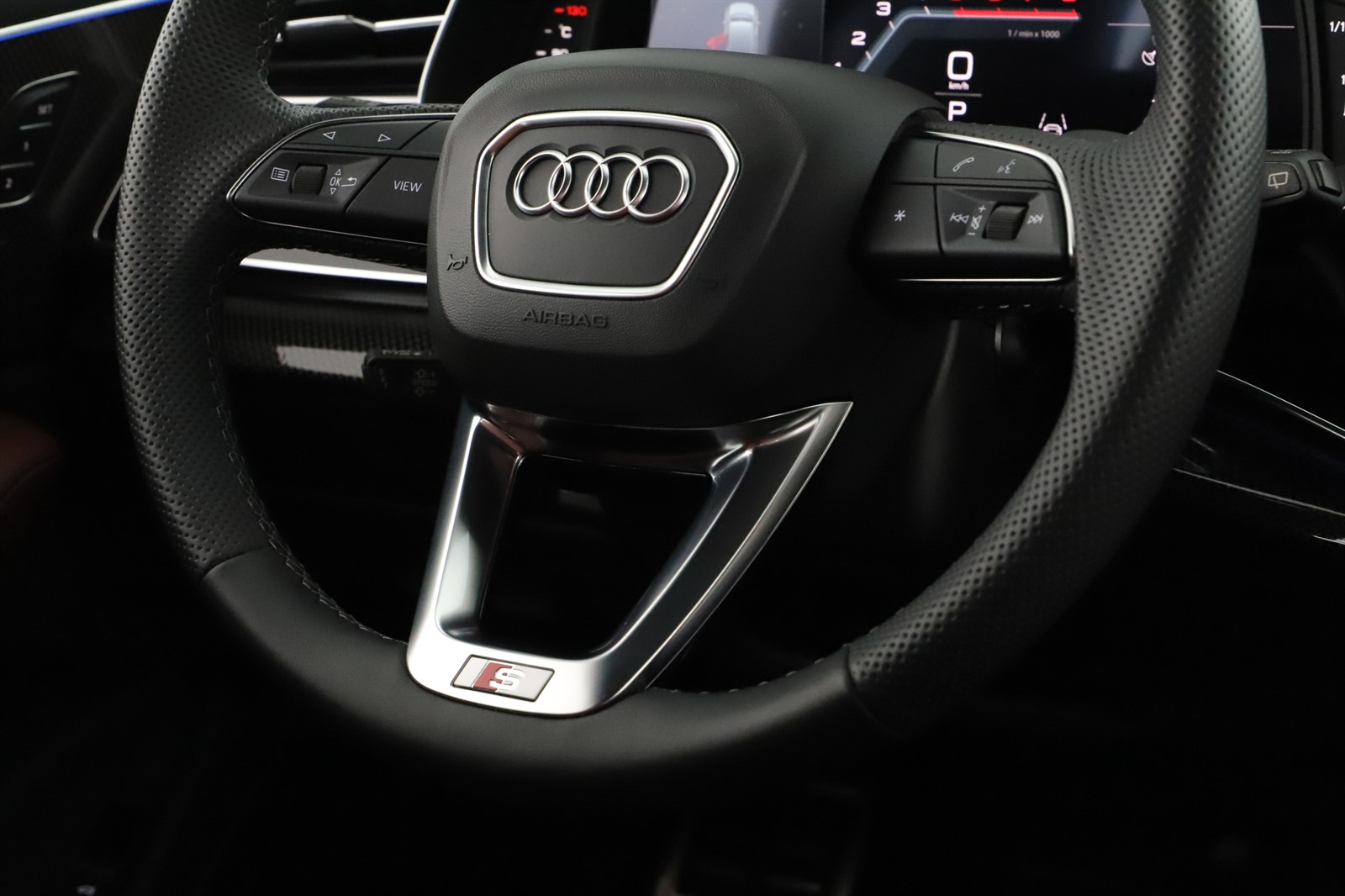 Audi SQ7, 2023 - pohled č. 14
