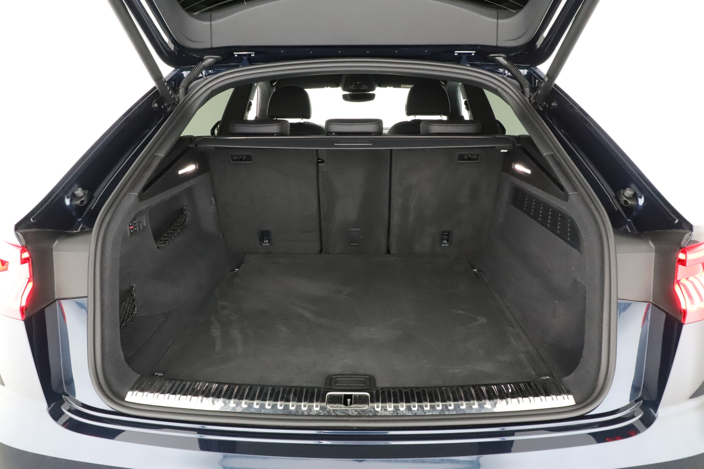 Audi Q8, 2023 - pohled č. 17