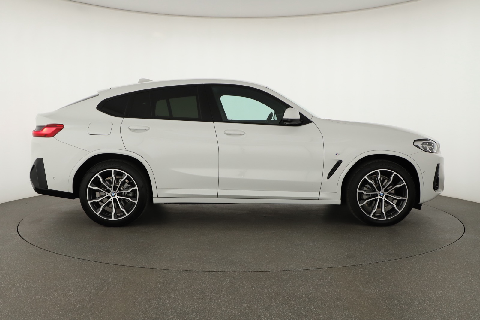 BMW X4, 2023 - pohled č. 8