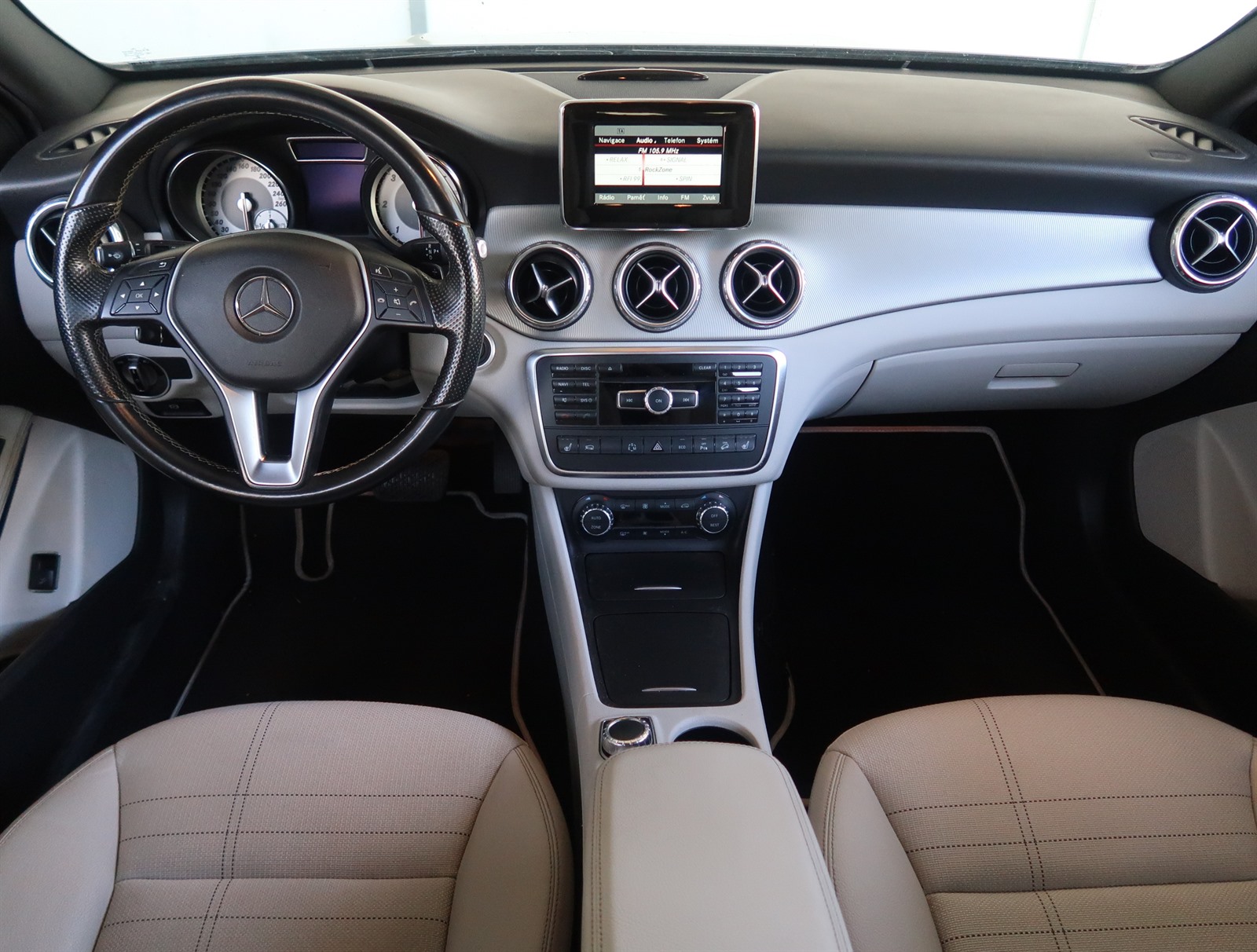 Mercedes-Benz GLA, 2014 - pohled č. 10