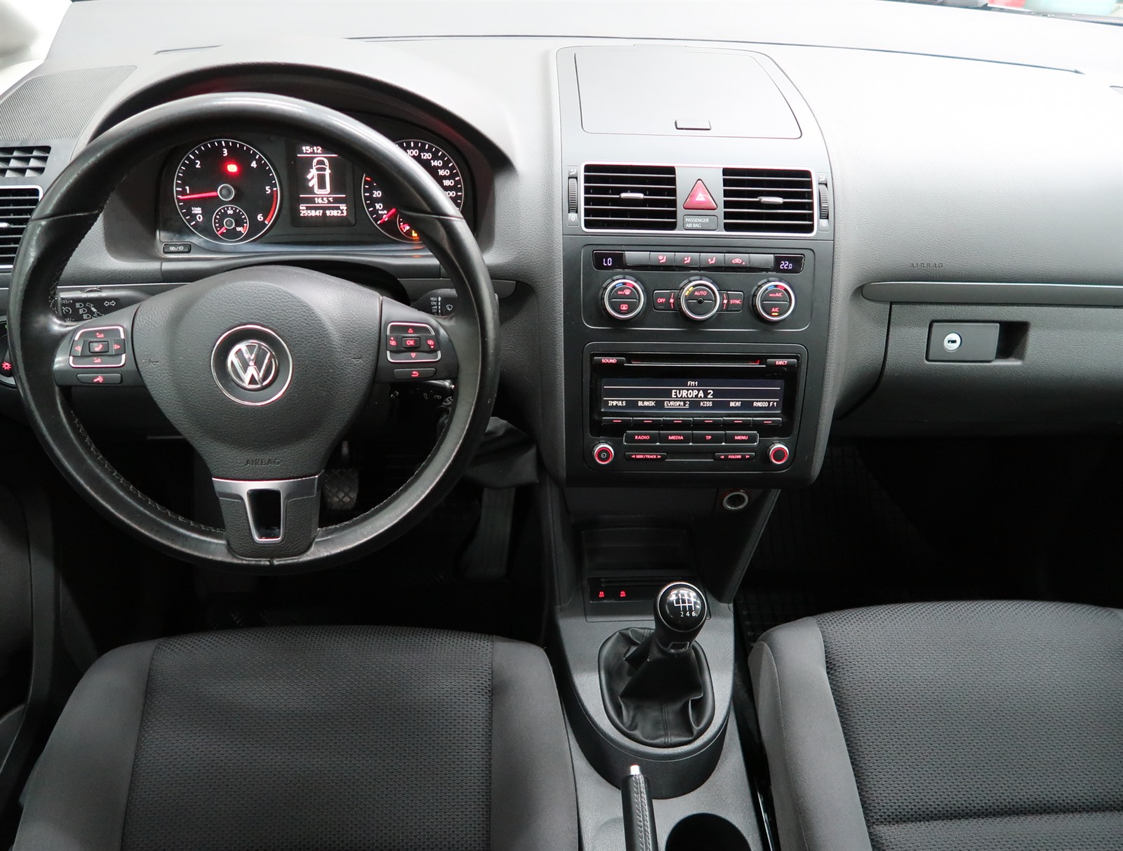 Volkswagen Touran, 2014 - pohled č. 10