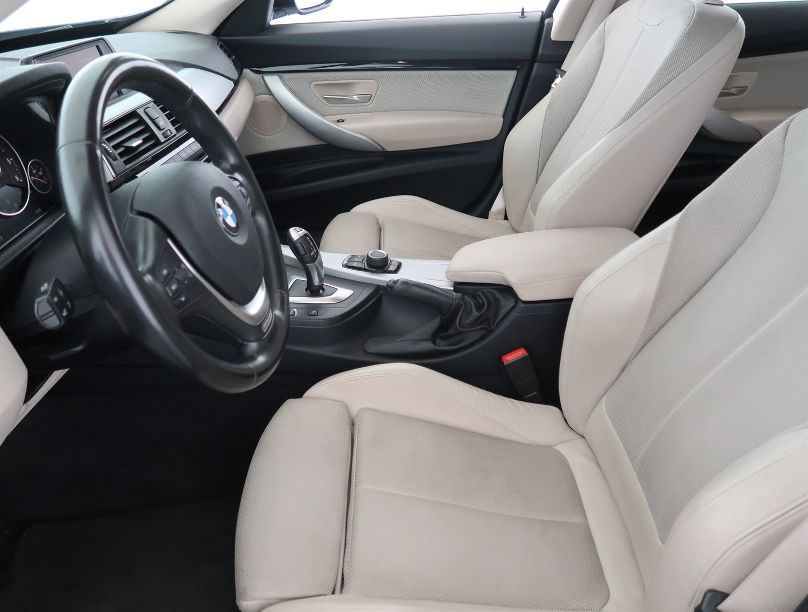 BMW 3GT, 2017 - pohled č. 16