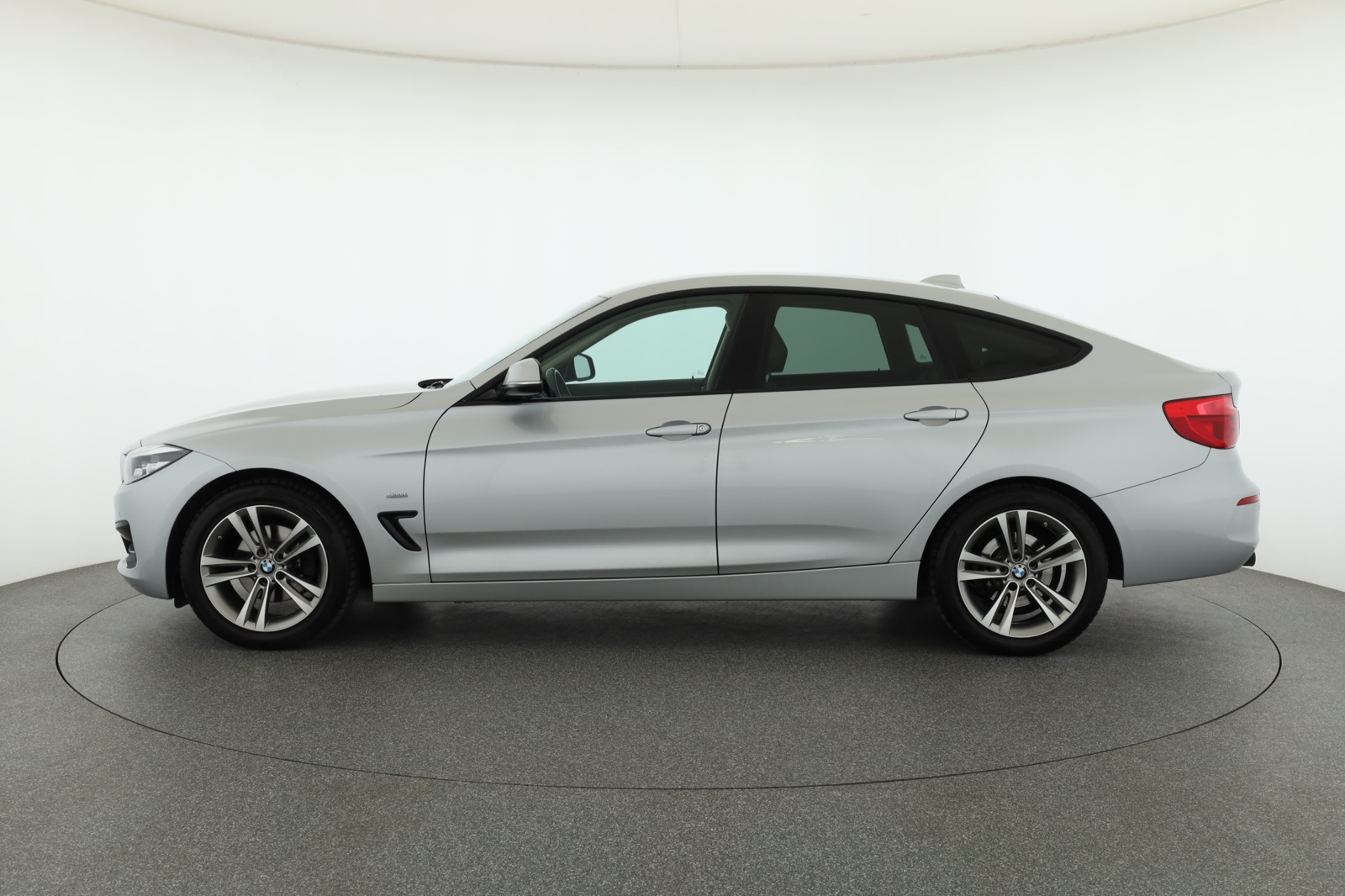 BMW 3GT, 2017 - pohled č. 4