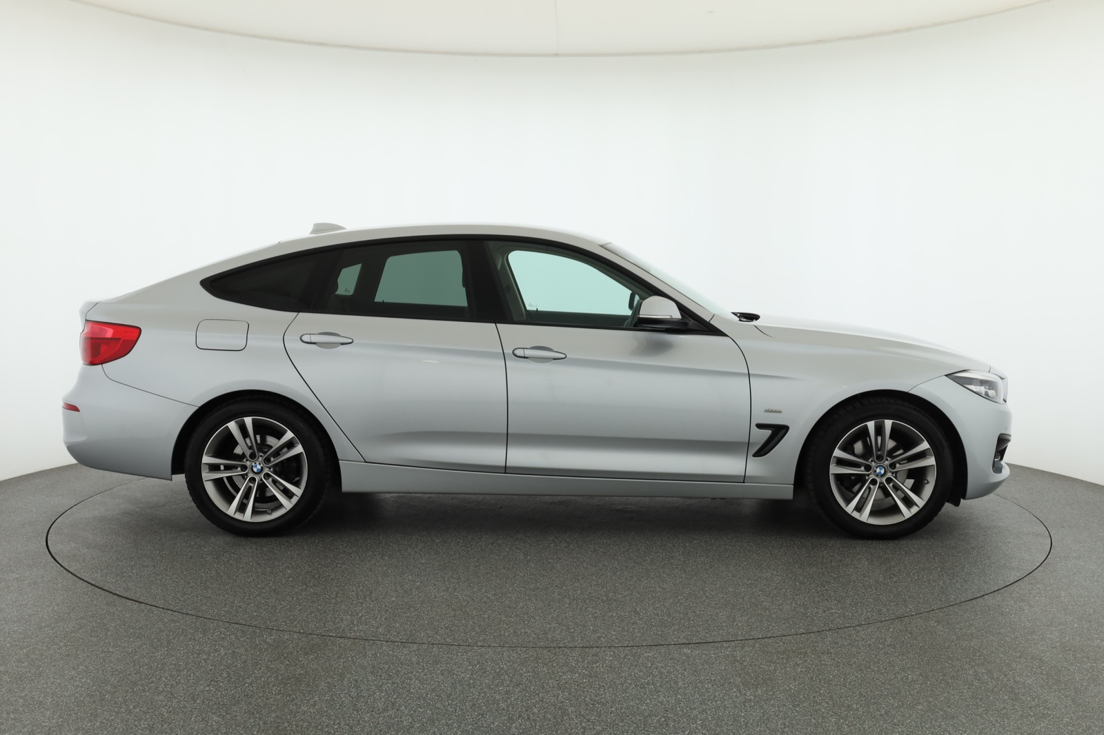 BMW 3GT, 2017 - pohled č. 8