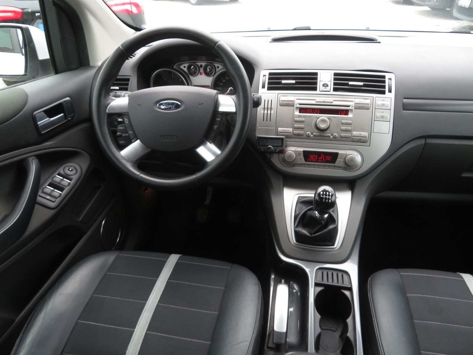 Ford Kuga, 2011 - pohled č. 9