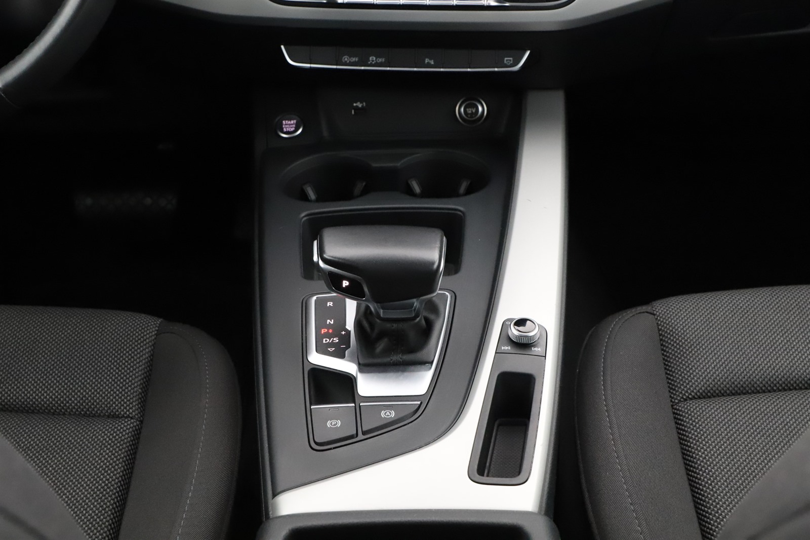 Audi A4, 2020 - pohled č. 16