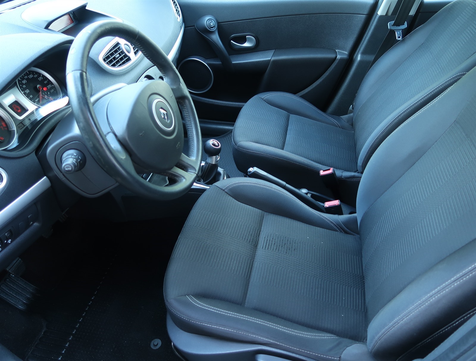 Renault Clio, 2011 - pohled č. 16
