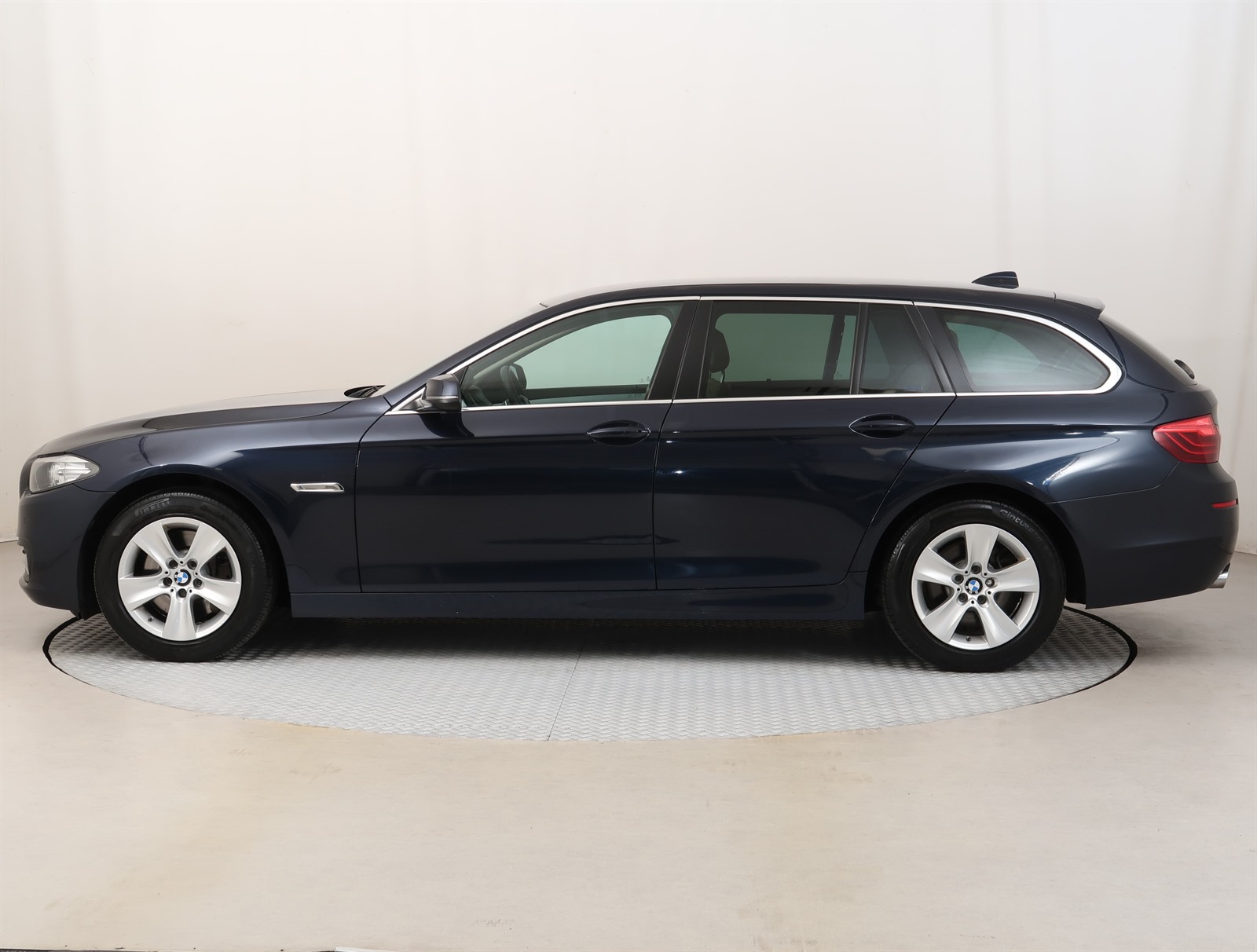 BMW Řada 5, 2014 - pohled č. 4