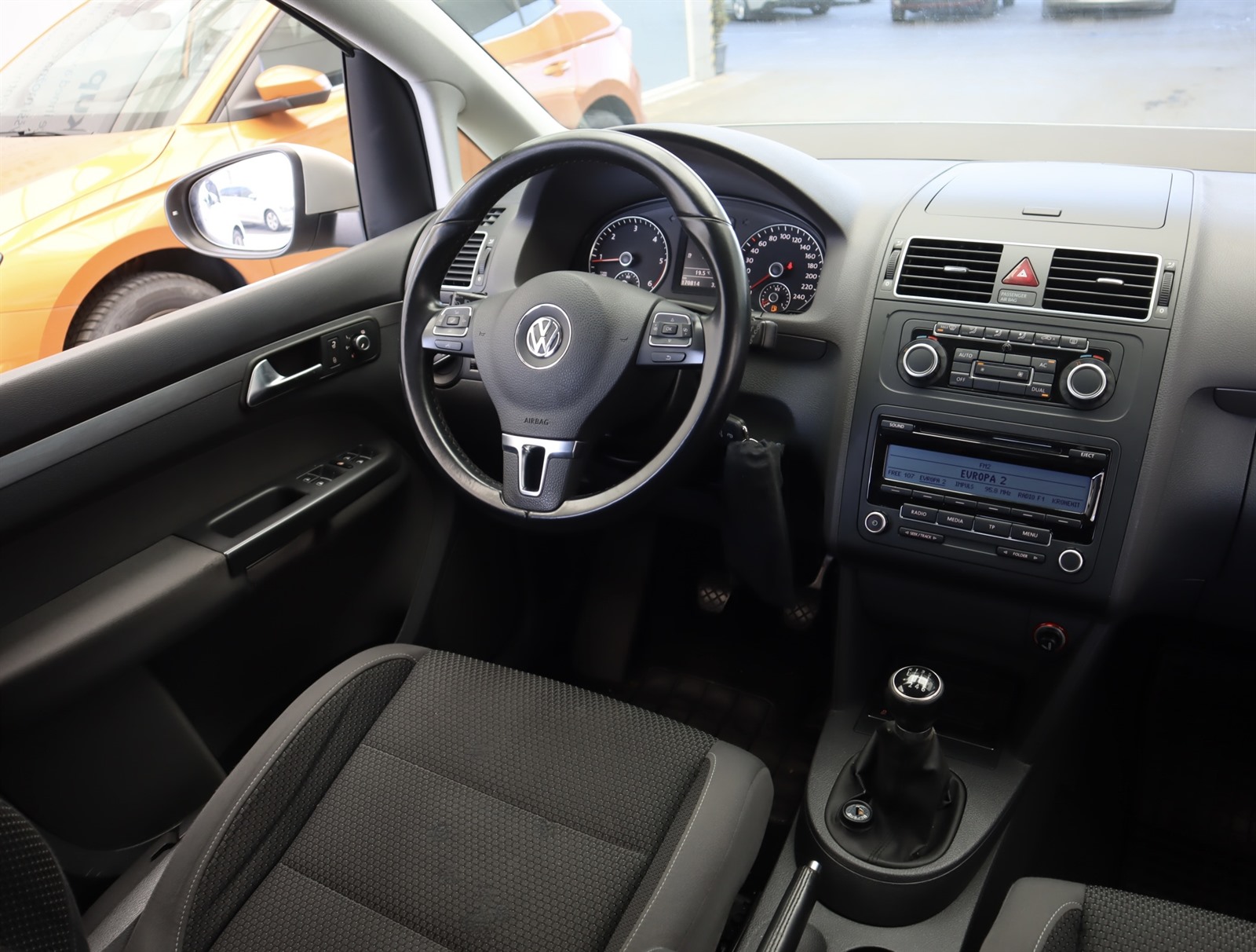 Volkswagen Touran, 2010 - pohled č. 9