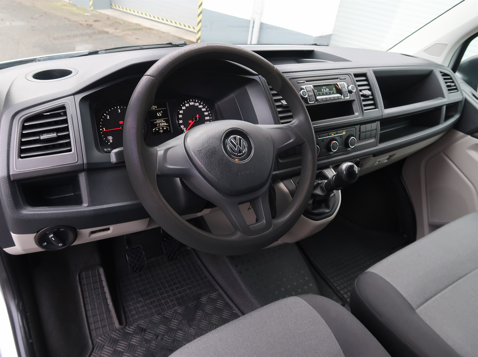 Volkswagen Transporter, 2019 - pohled č. 9
