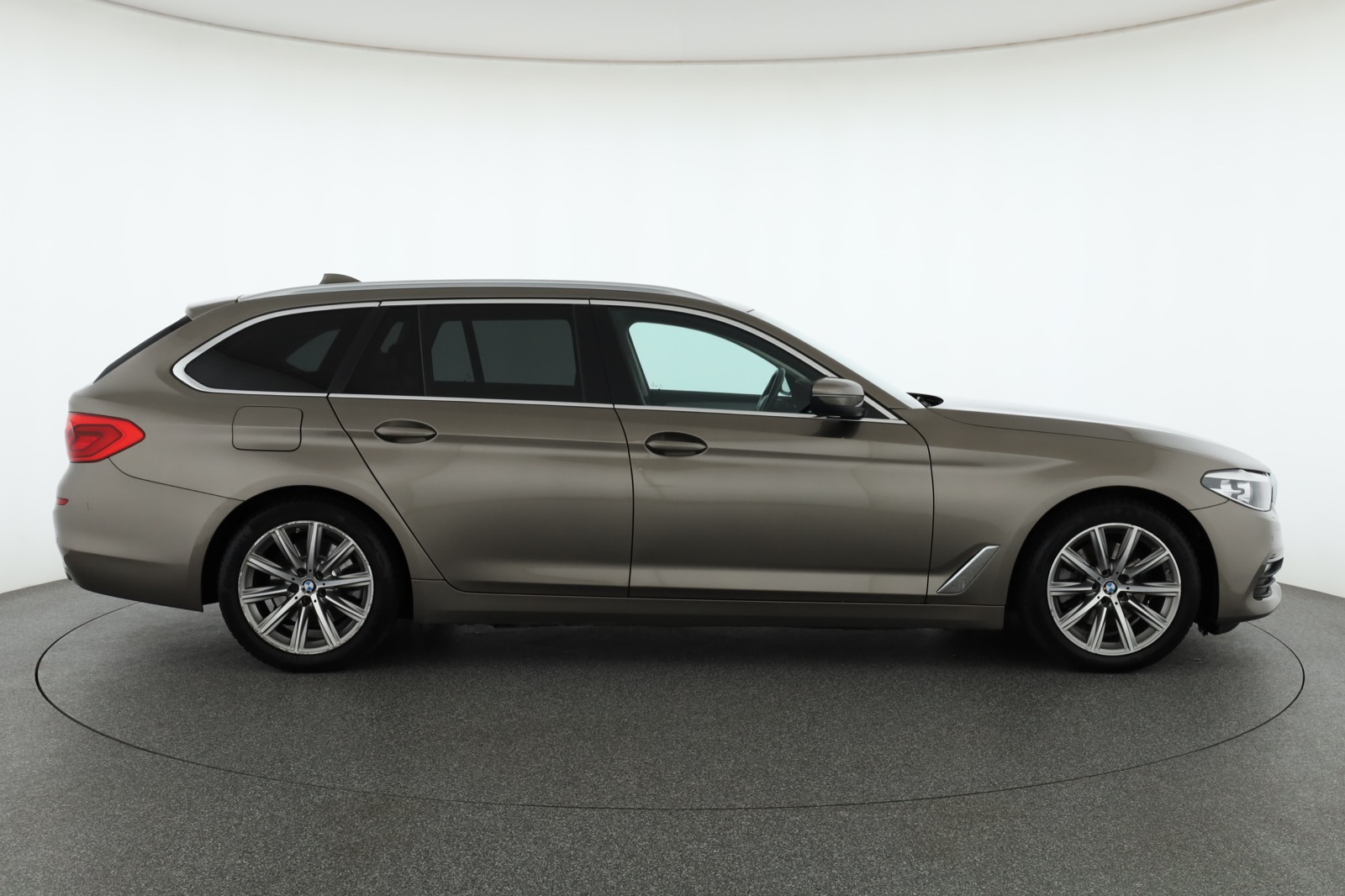 BMW Řada 5, 2017 - pohled č. 8