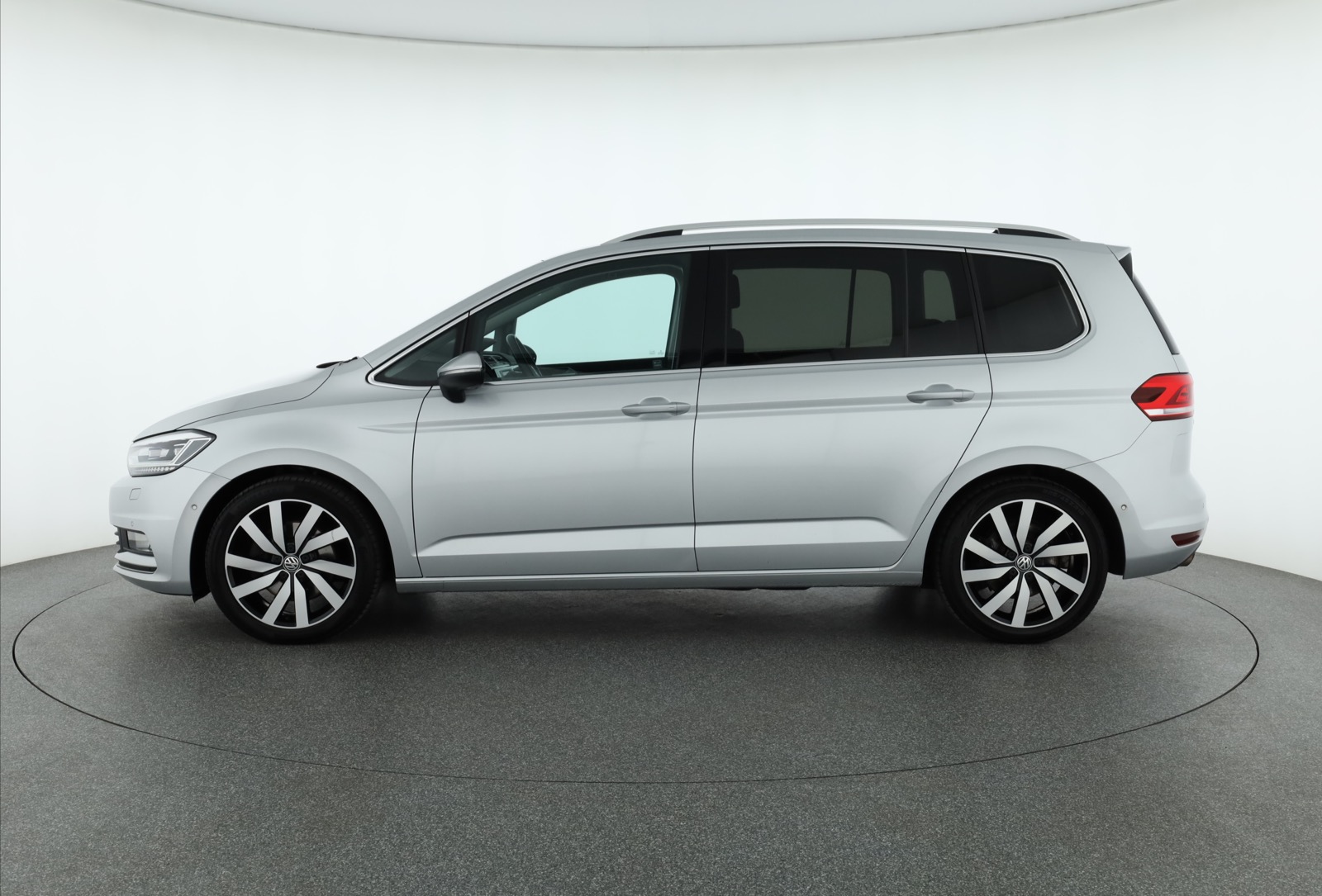 Volkswagen Touran, 2017 - pohled č. 4
