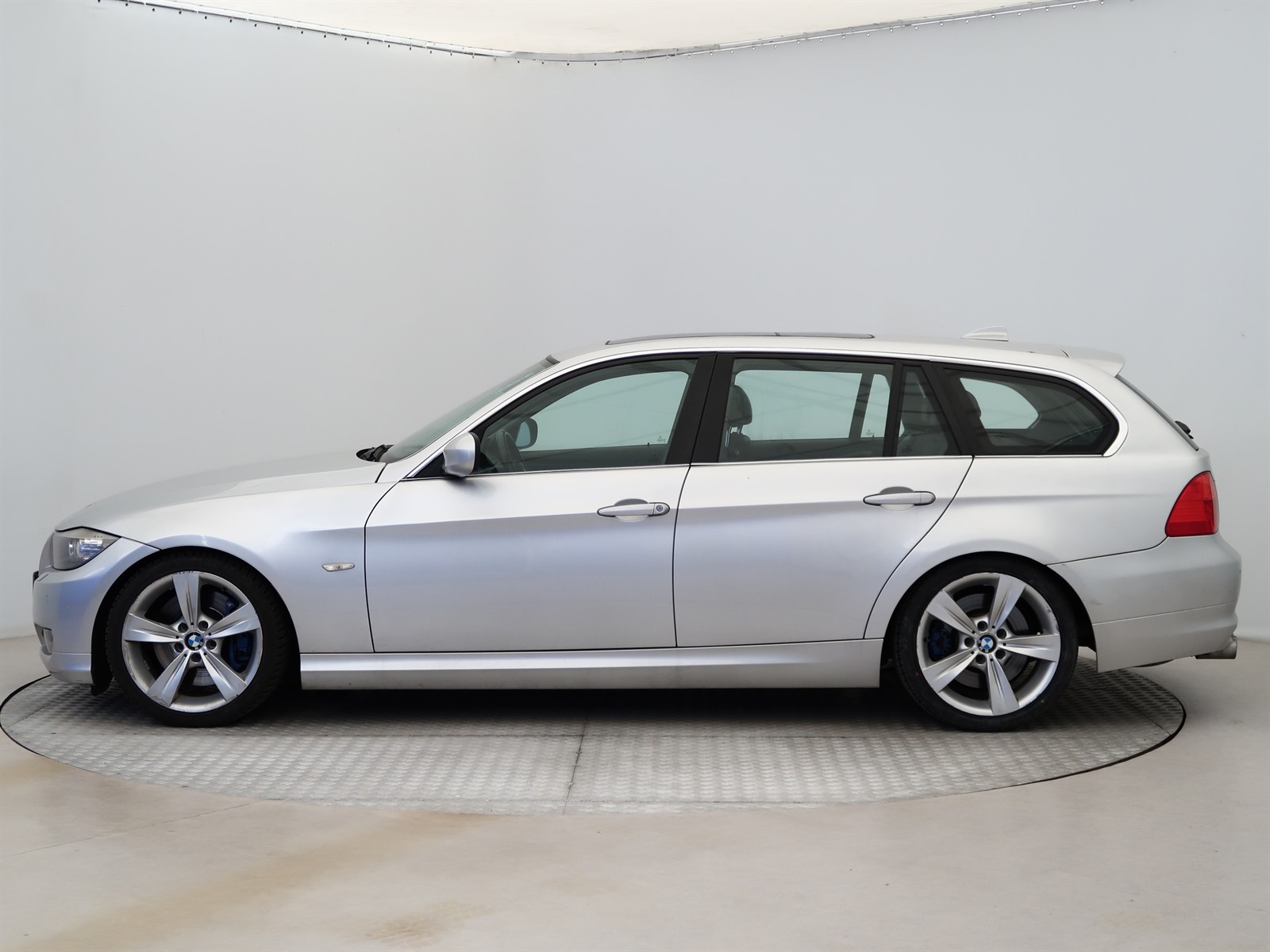 BMW Řada 3, 2009 - pohled č. 4