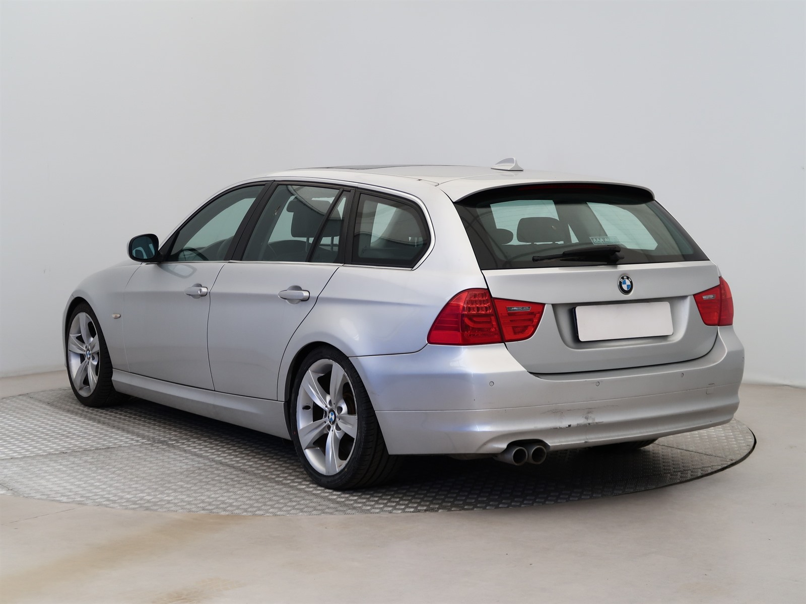 BMW Řada 3, 2009 - pohled č. 5