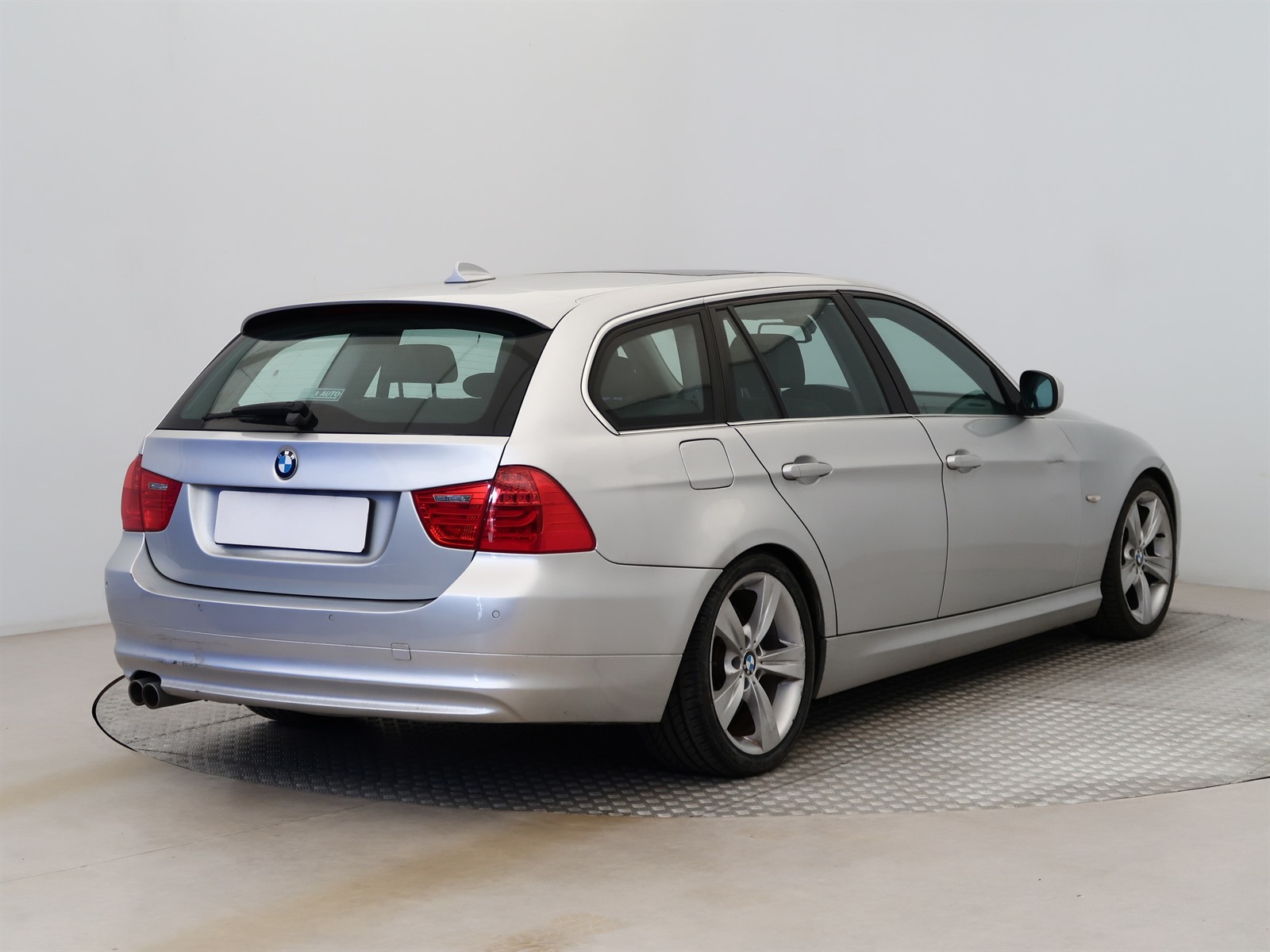 BMW Řada 3, 2009 - pohled č. 7