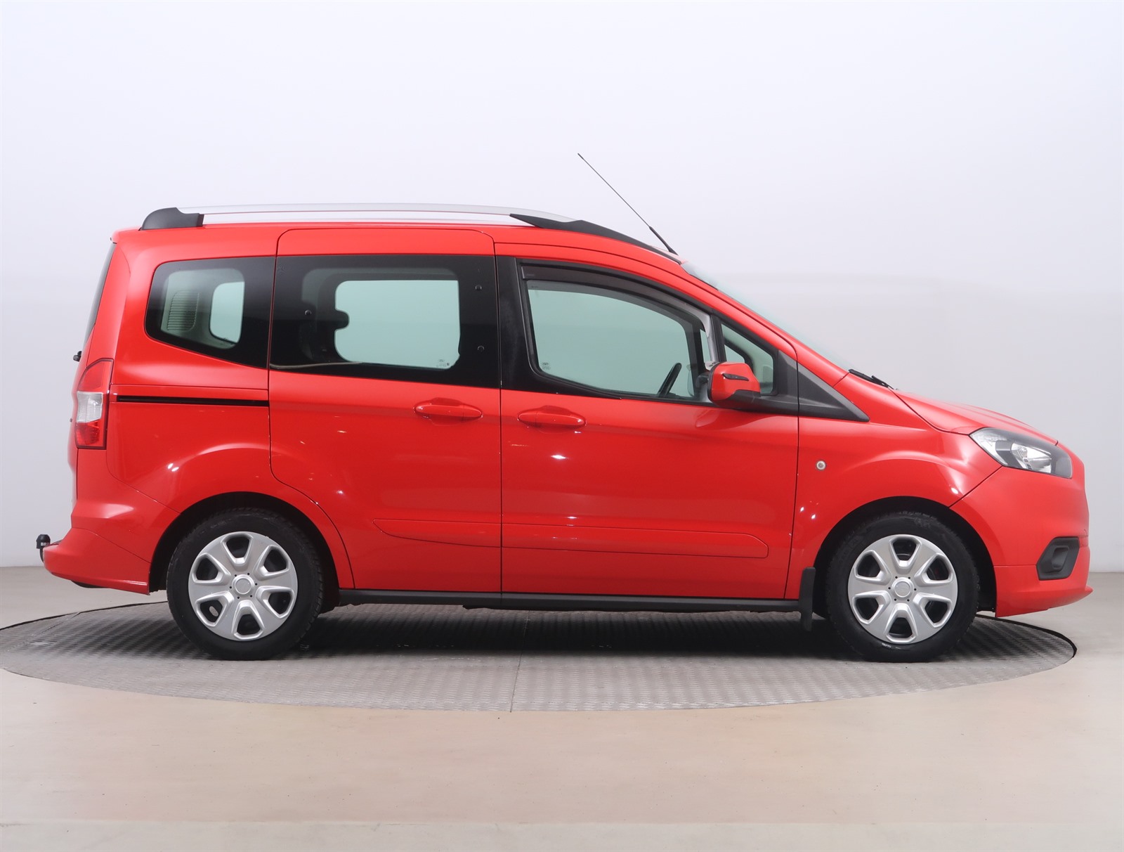 Ford Tourneo Courier, 2019 - pohled č. 8