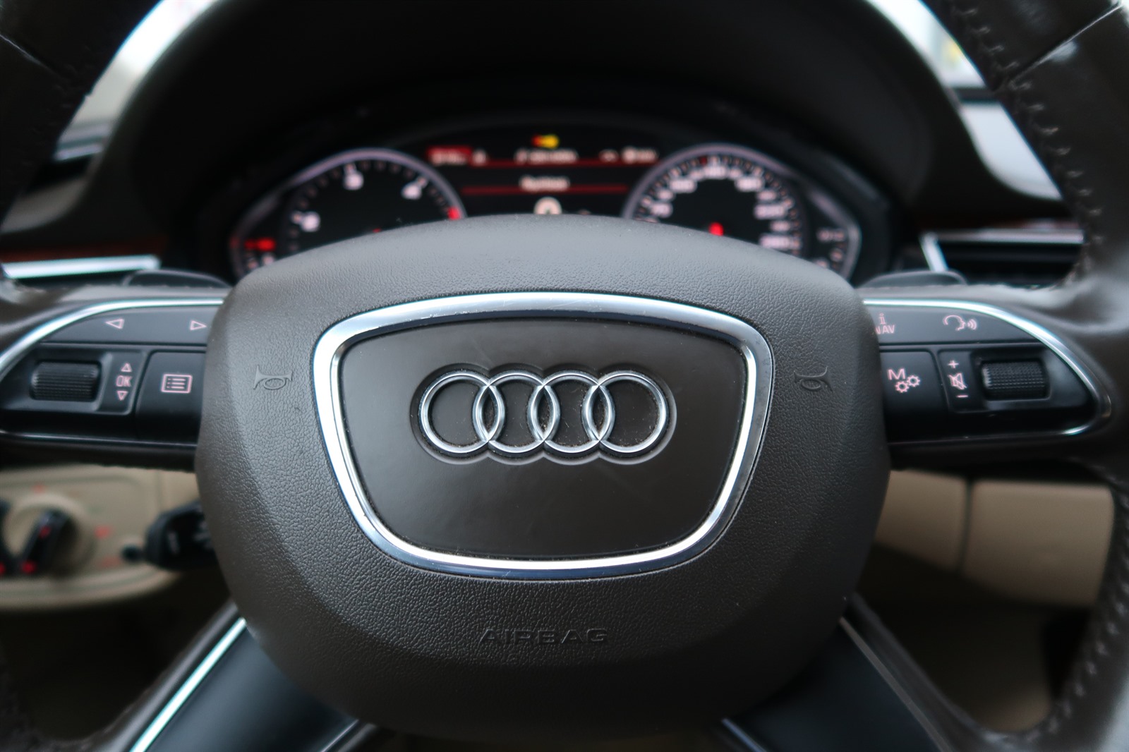 Audi A8, 2011 - pohled č. 22