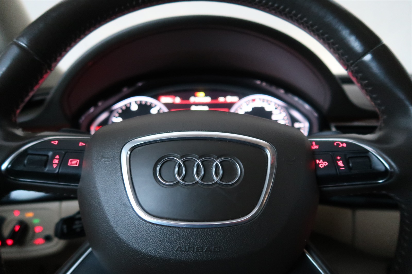 Audi A8, 2011 - pohled č. 19