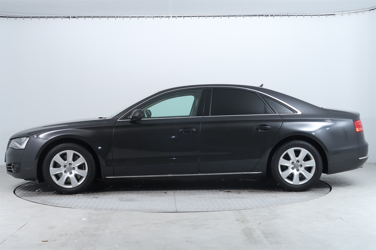 Audi A8, 2011 - pohled č. 4
