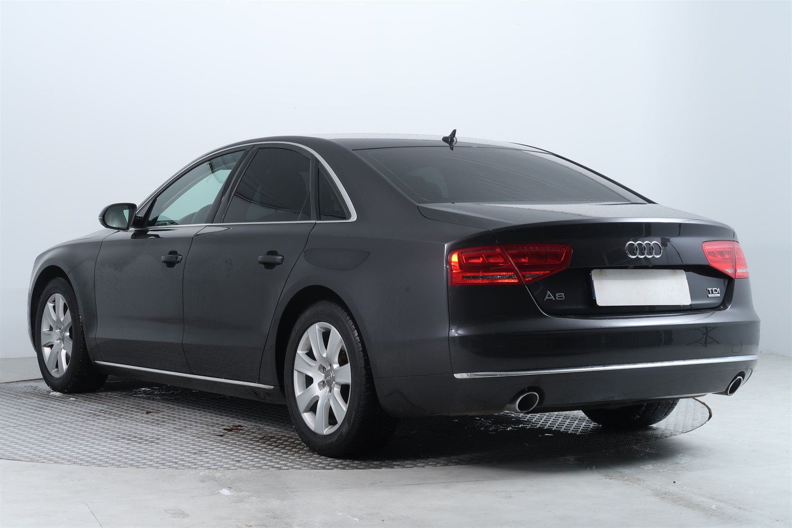 Audi A8, 2011 - pohled č. 5