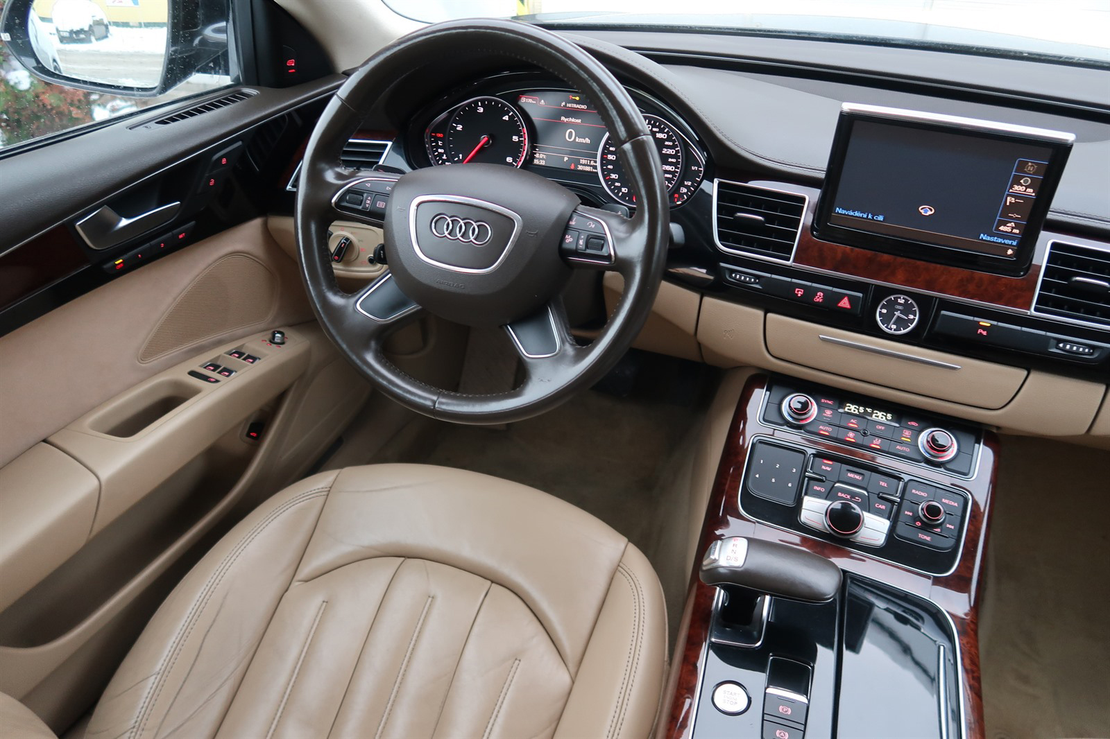 Audi A8, 2011 - pohled č. 9