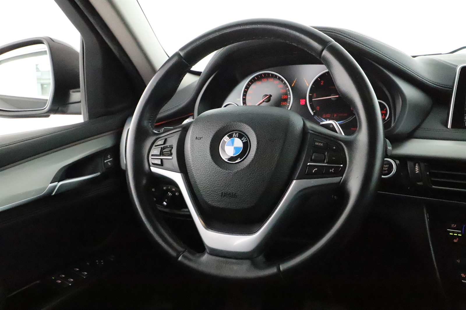 BMW X6, 2016 - pohled č. 17