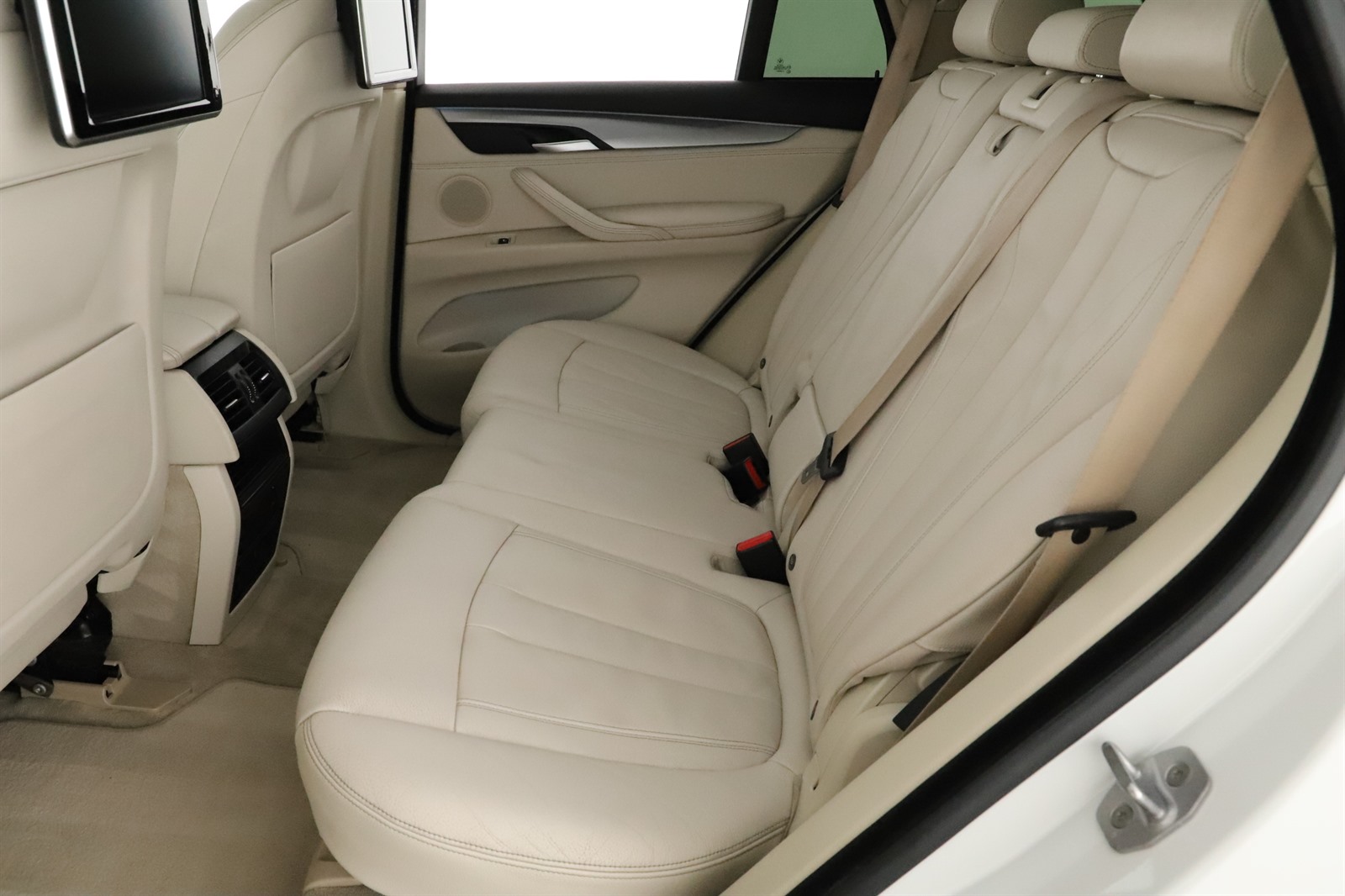 BMW X5, 2016 - pohled č. 12