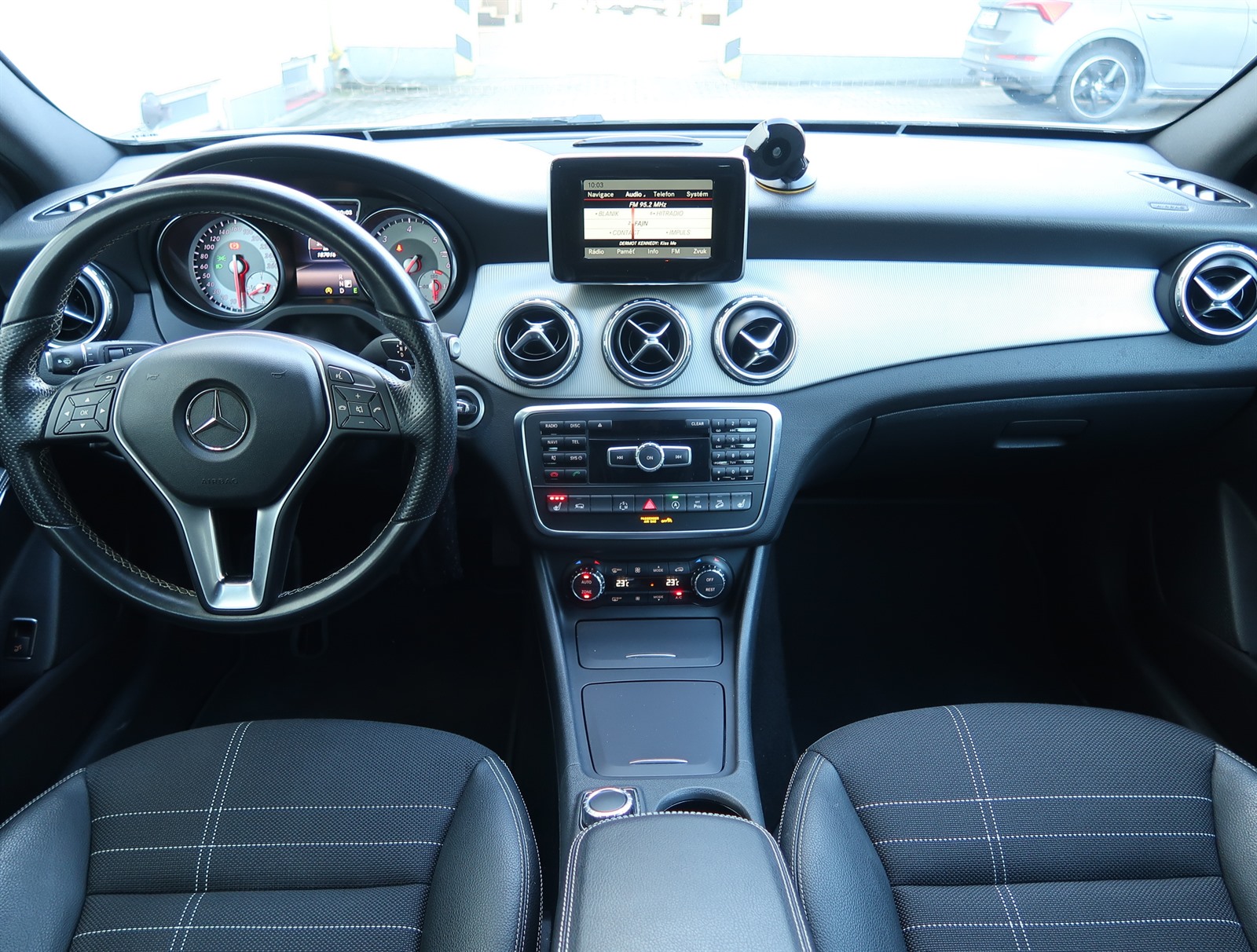 Mercedes-Benz GLA, 2015 - pohled č. 10