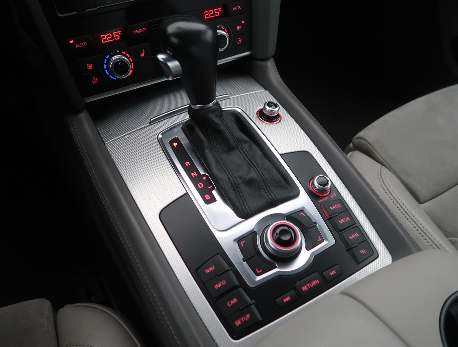 Audi Q7, 2010 - pohled č. 19