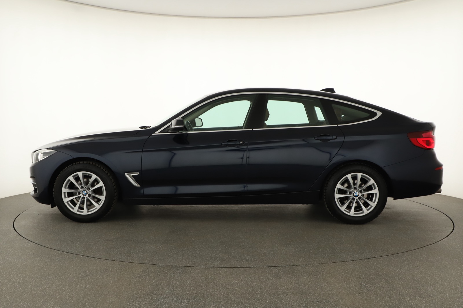 BMW 3GT, 2019 - pohled č. 4