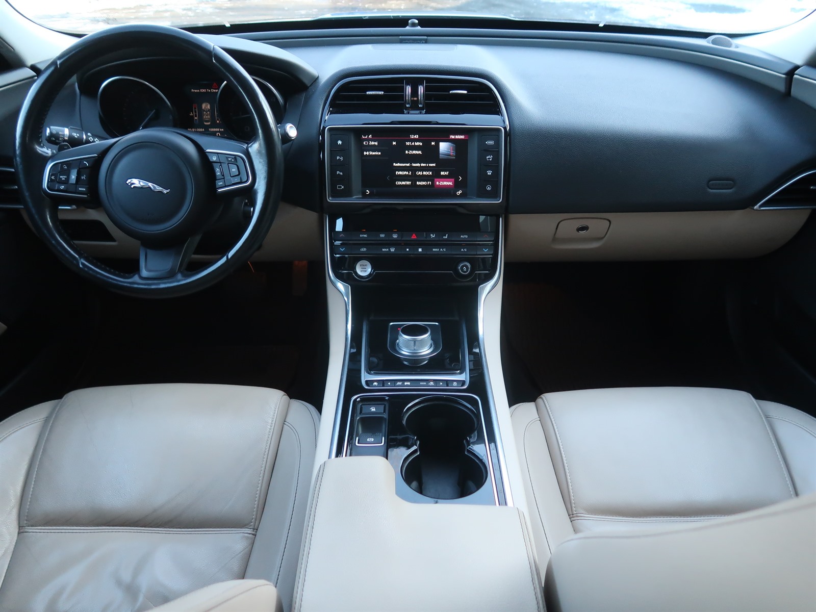 Jaguar XE, 2016 - pohled č. 10