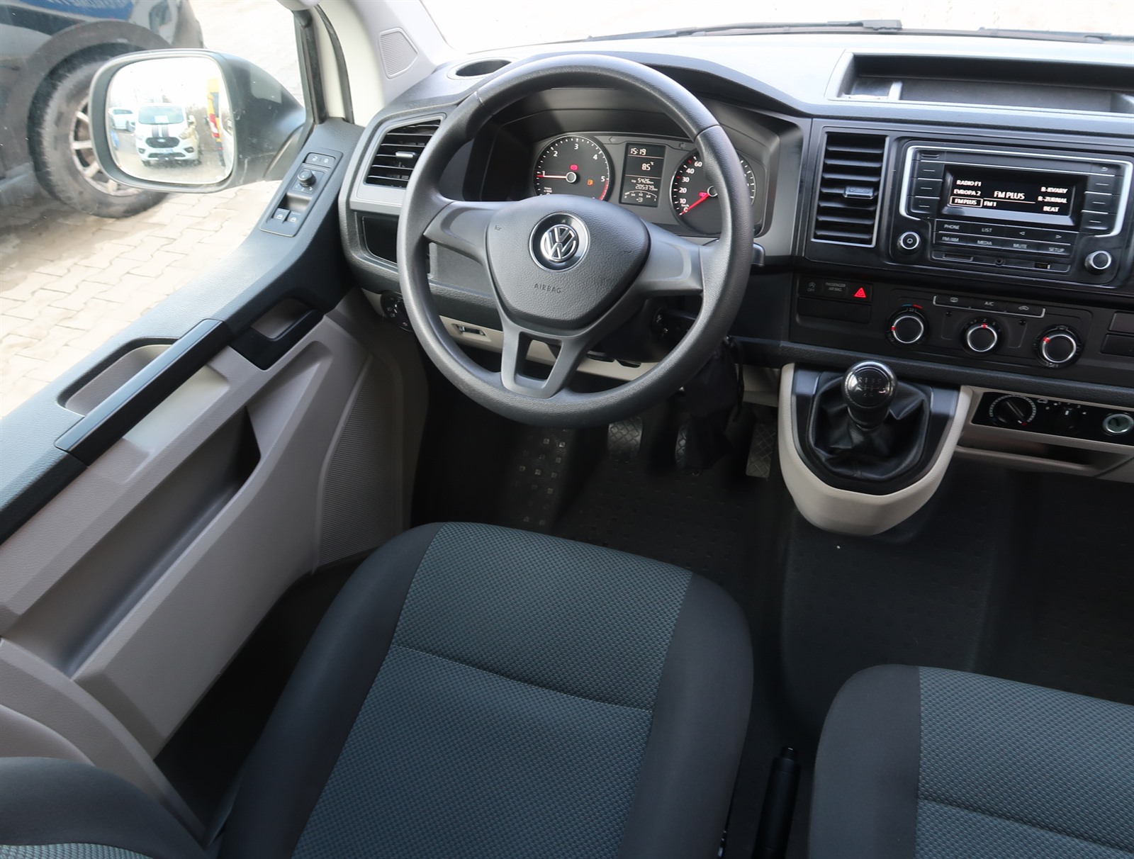 Volkswagen Transporter, 2016 - pohled č. 9