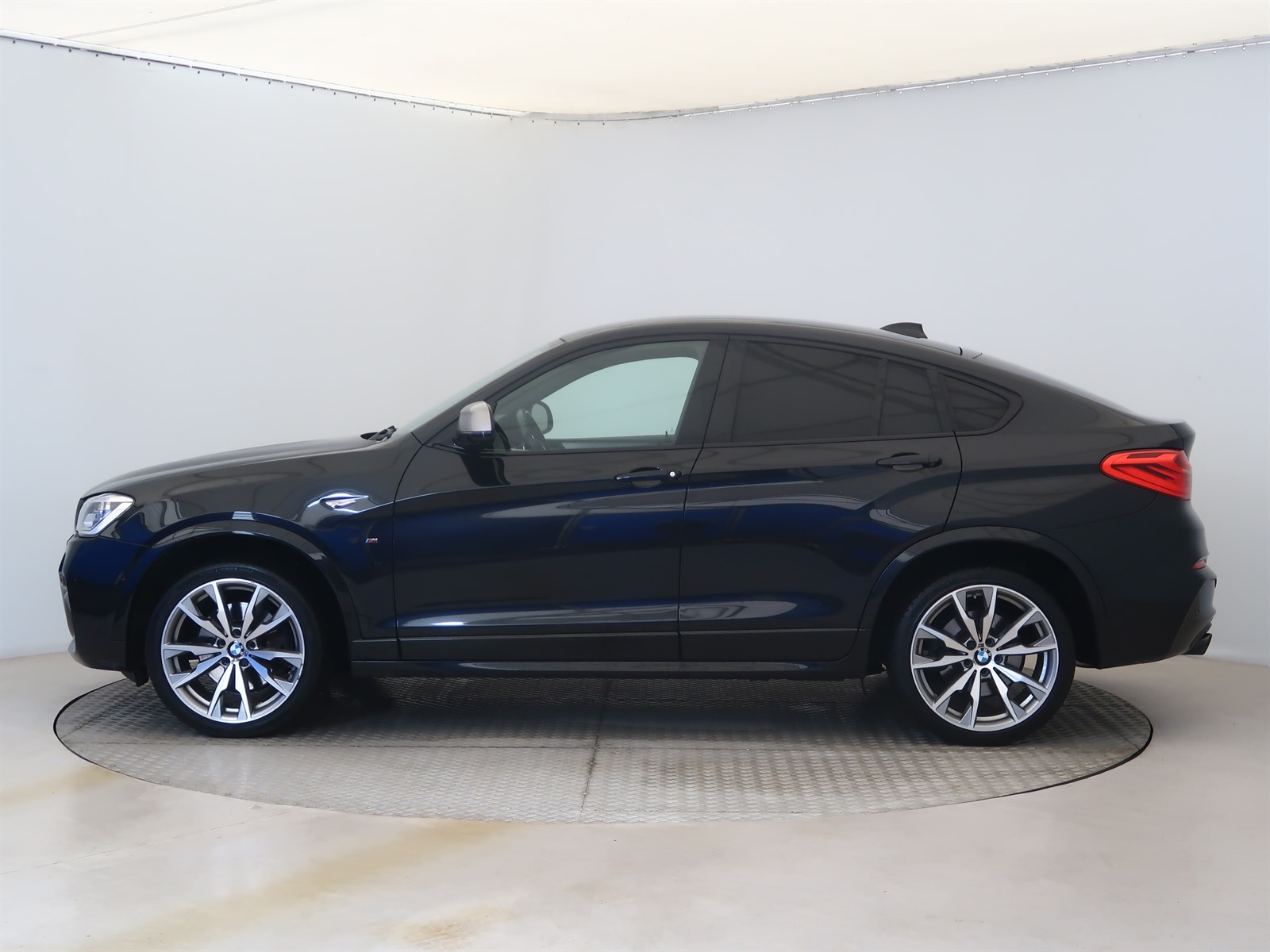 BMW X4, 2016 - pohled č. 4