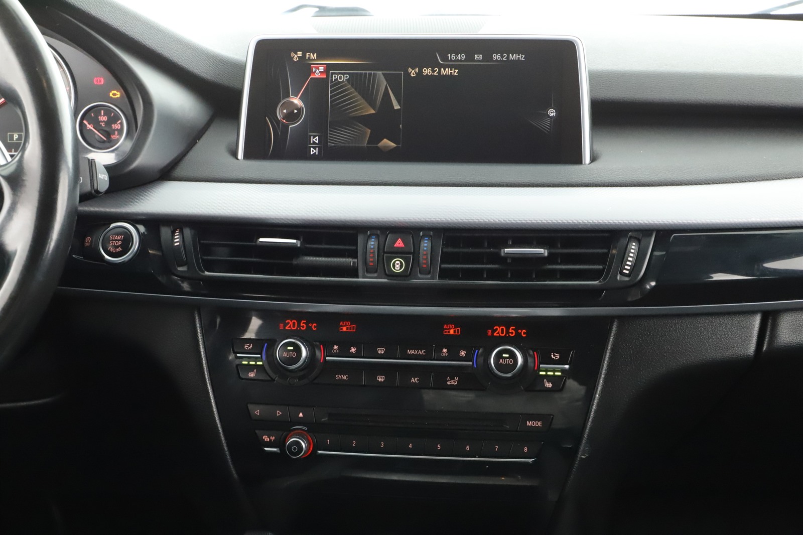 BMW X5, 2016 - pohled č. 15