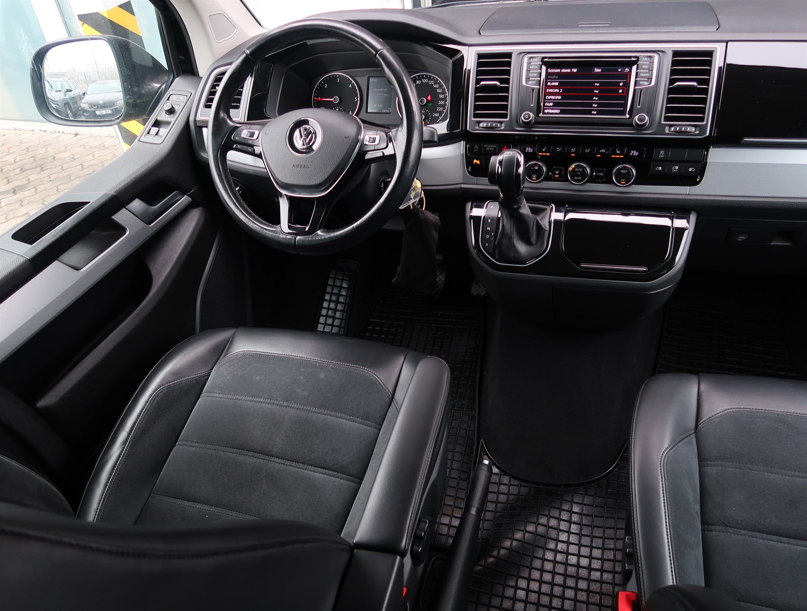 Volkswagen Multivan, 2015 - pohled č. 9