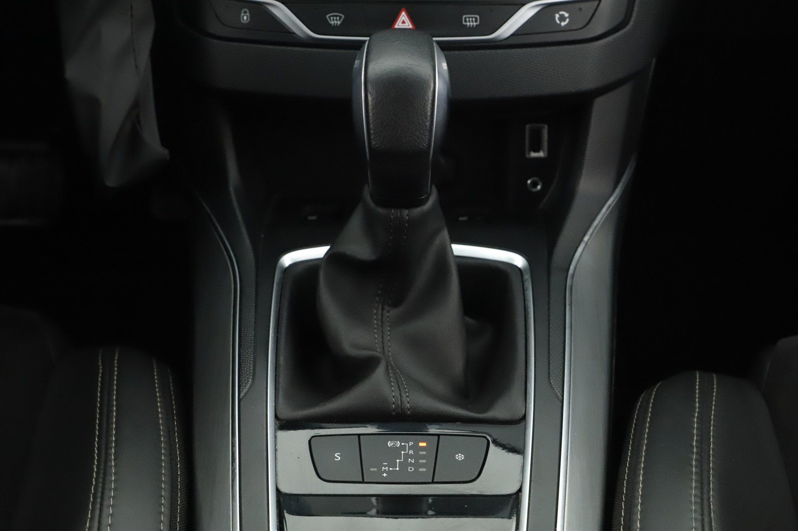 Peugeot 308, 2015 - pohled č. 16