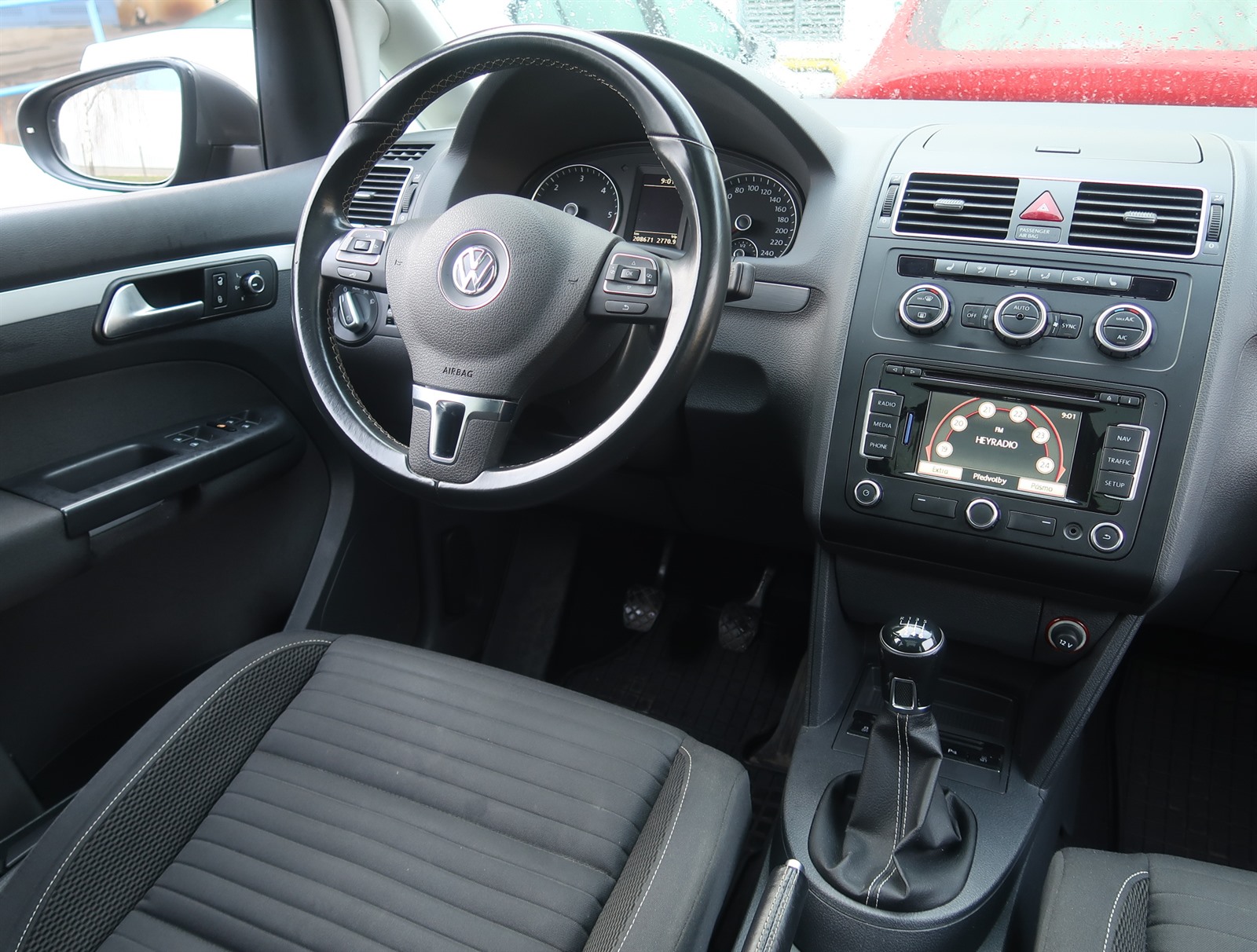 Volkswagen Touran, 2015 - pohled č. 9