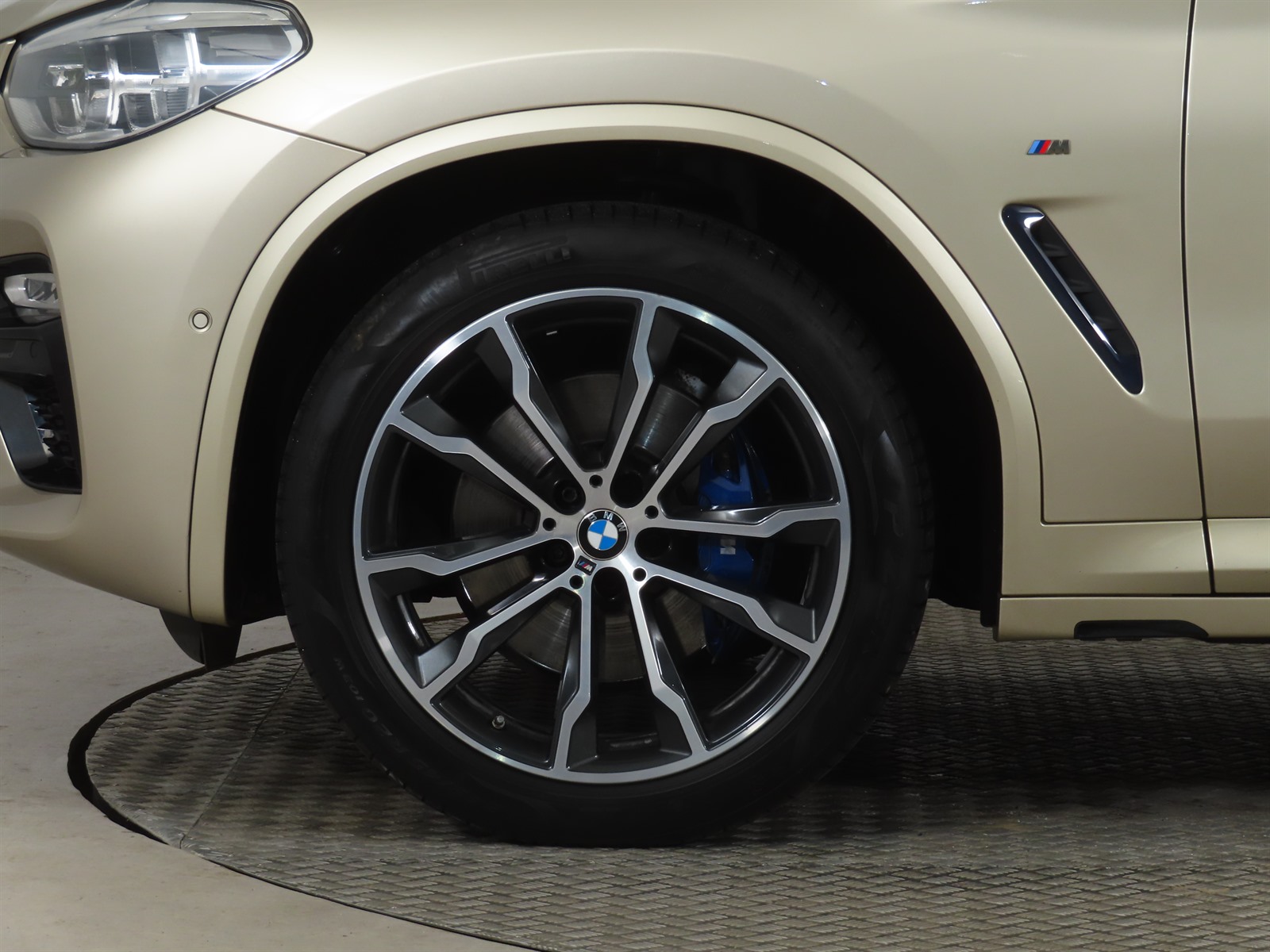 BMW X4, 2019 - pohled č. 9