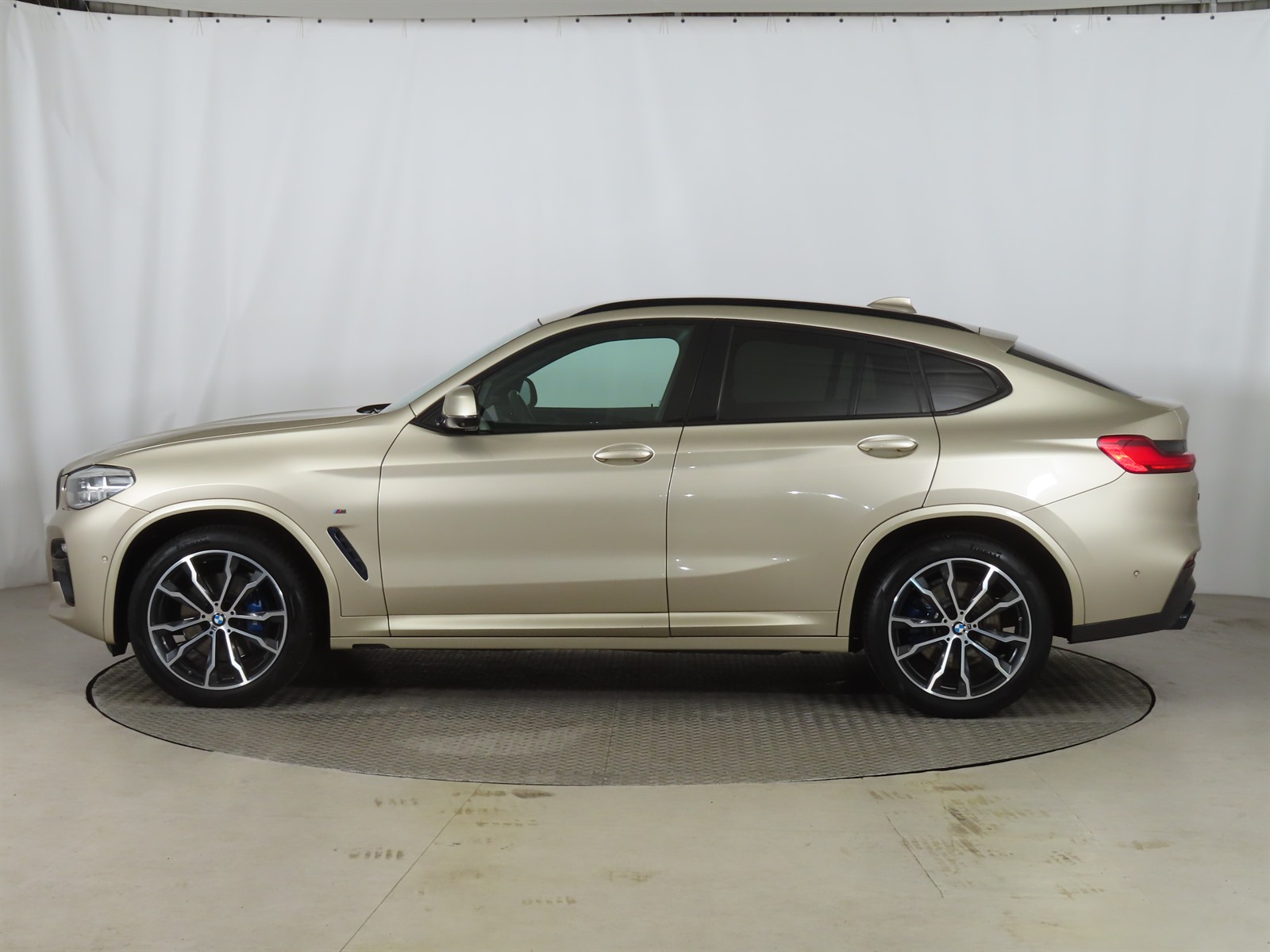 BMW X4, 2019 - pohled č. 4