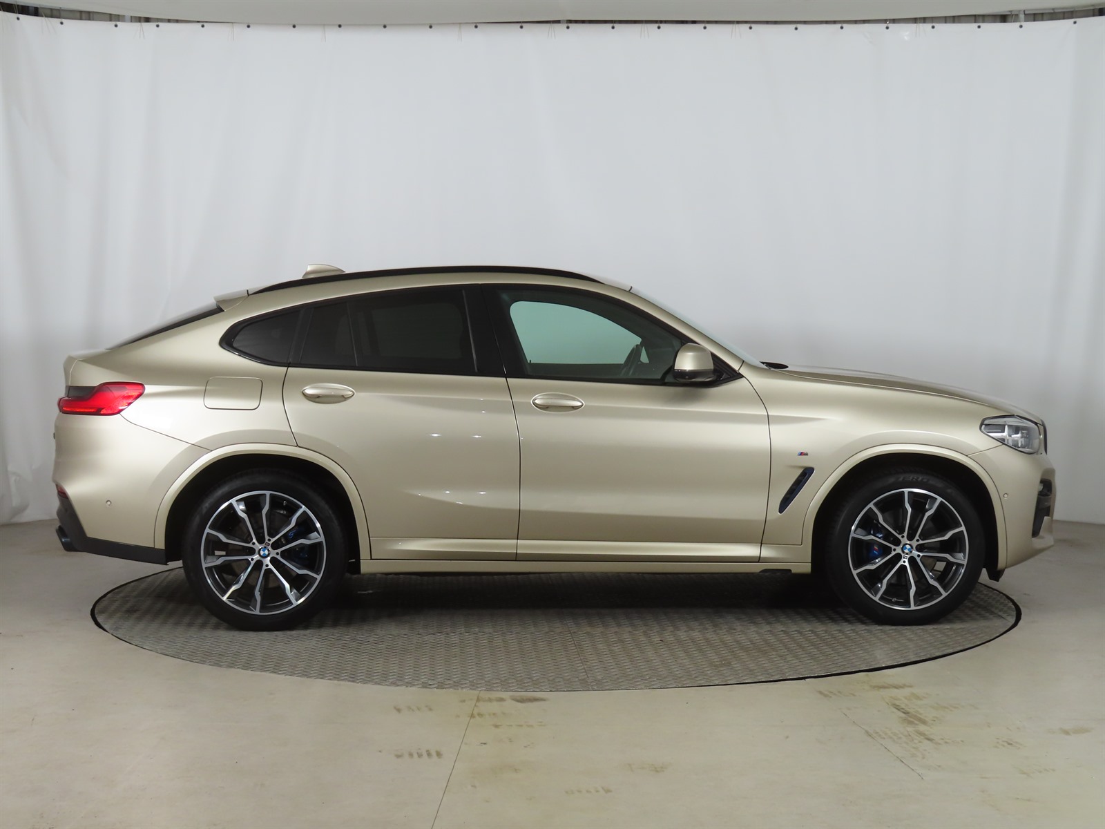 BMW X4, 2019 - pohled č. 8