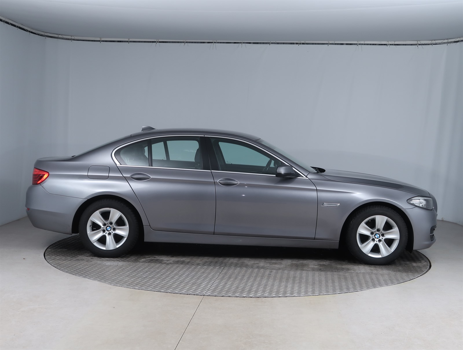 BMW Řada 5, 2016 - pohled č. 8