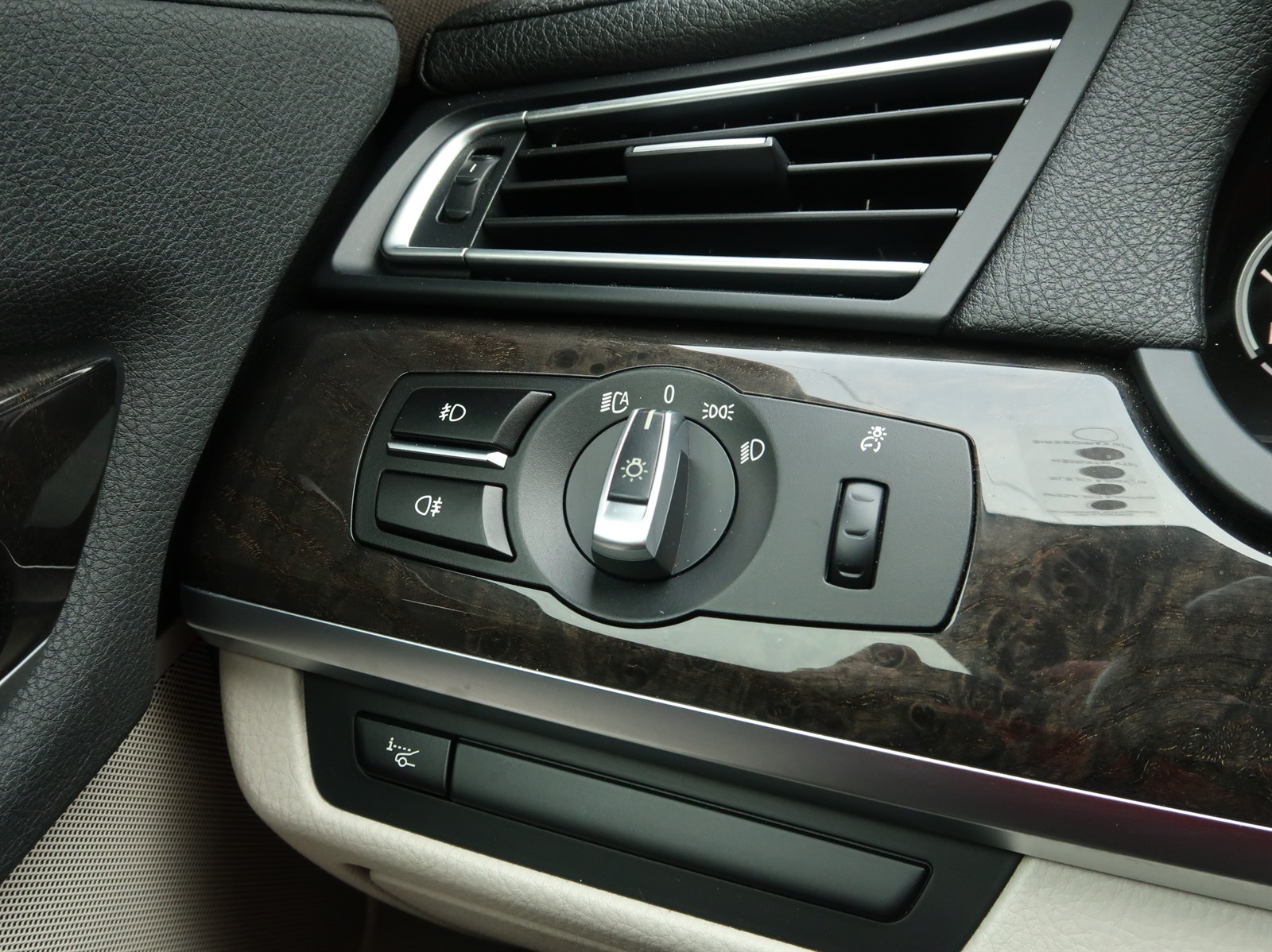 BMW 7, 2012 - pohled č. 24