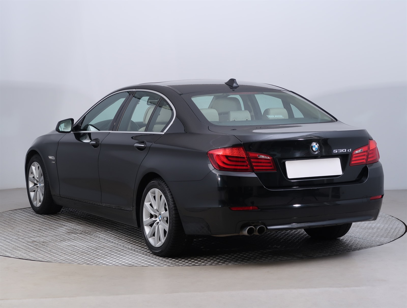 BMW Řada 5, 2012 - pohled č. 5