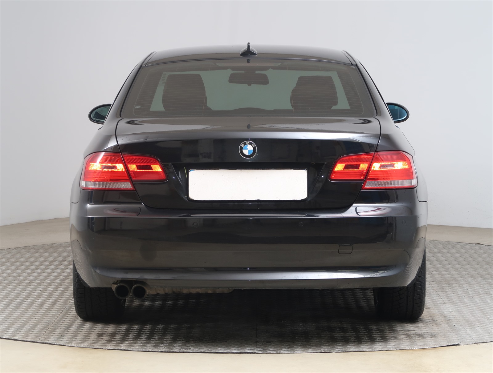 BMW Řada 3, 2009 - pohled č. 6