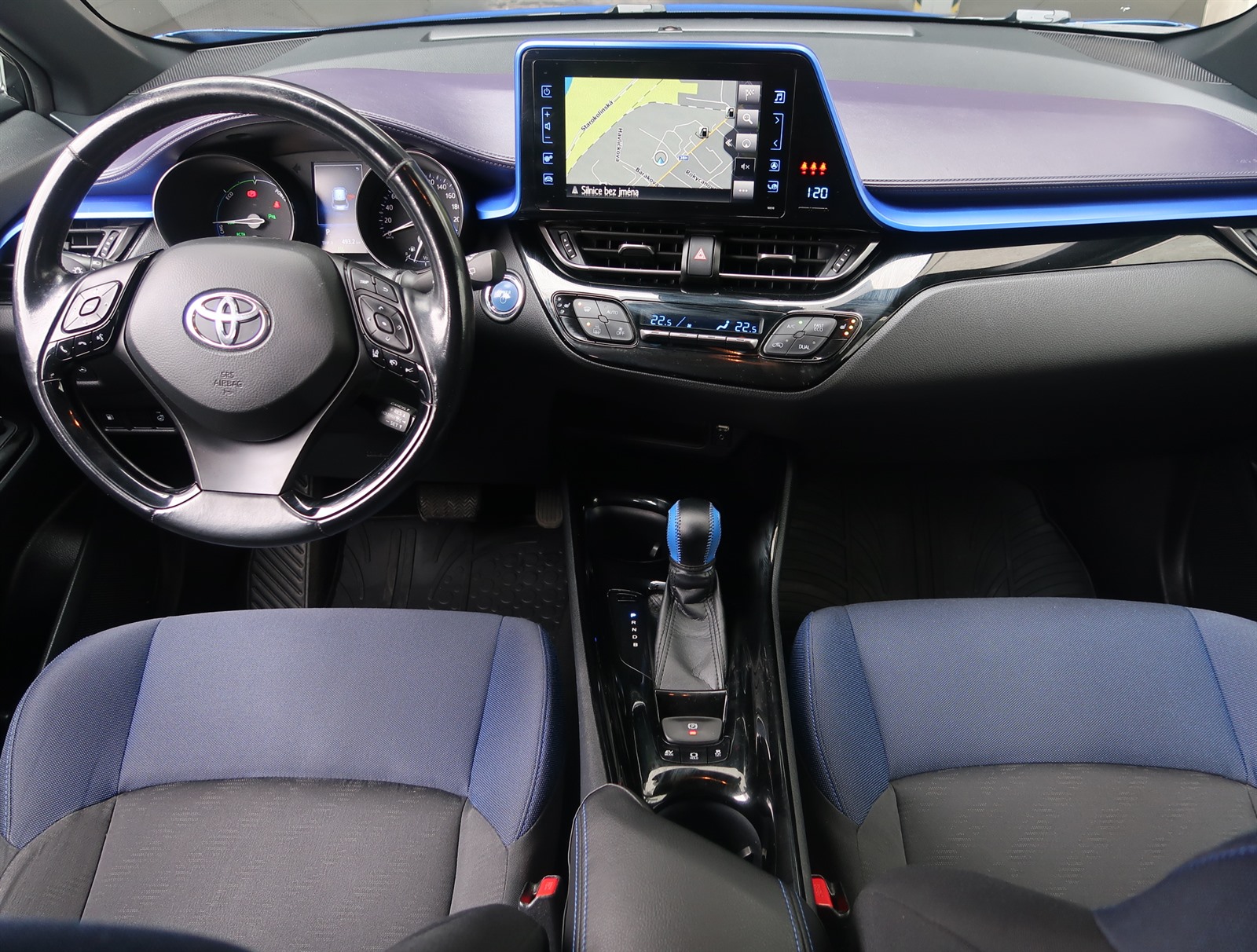 Toyota C-HR, 2017 - pohled č. 10