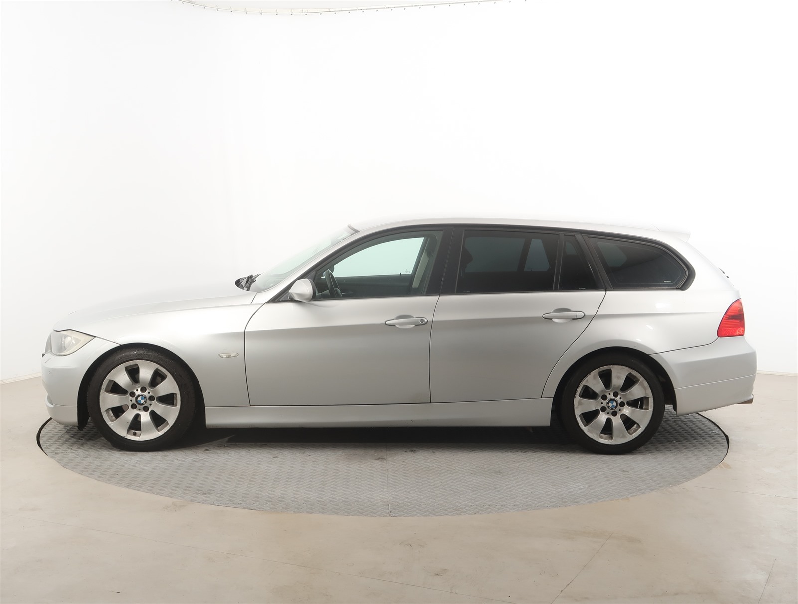 BMW Řada 3, 2006 - pohled č. 4